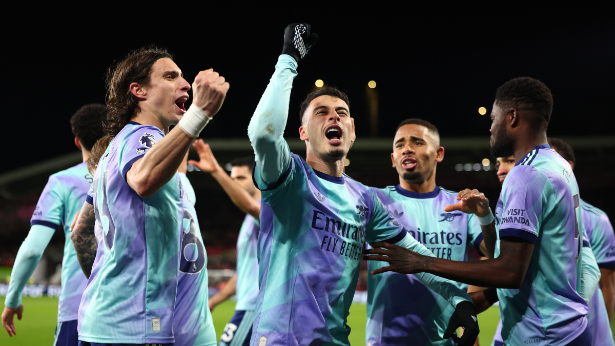 Arsenal visit Burnley with early momentum in Premier League title race