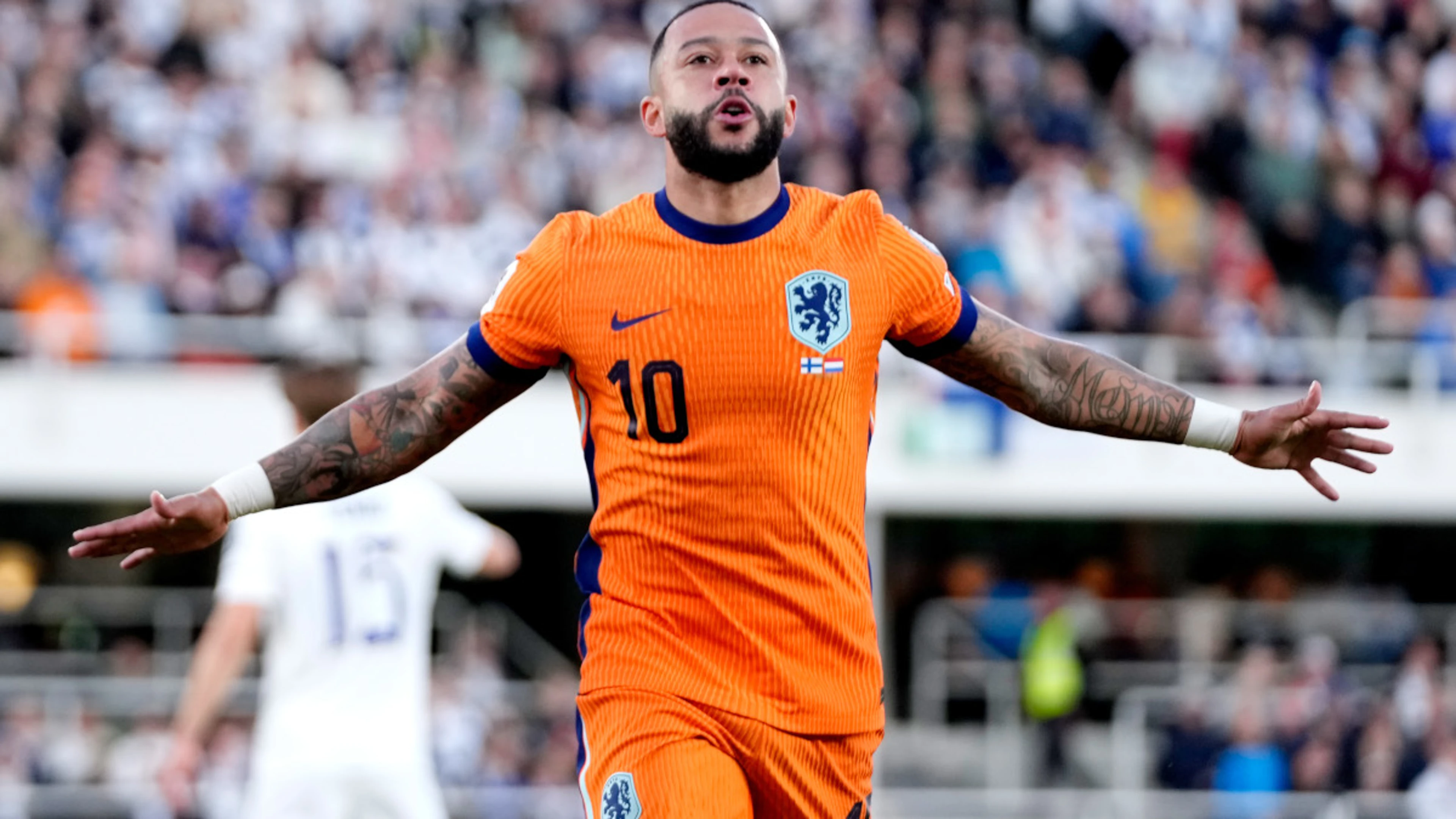 Koeman keeps Depay hungry for goals after equalling Van Persie's record