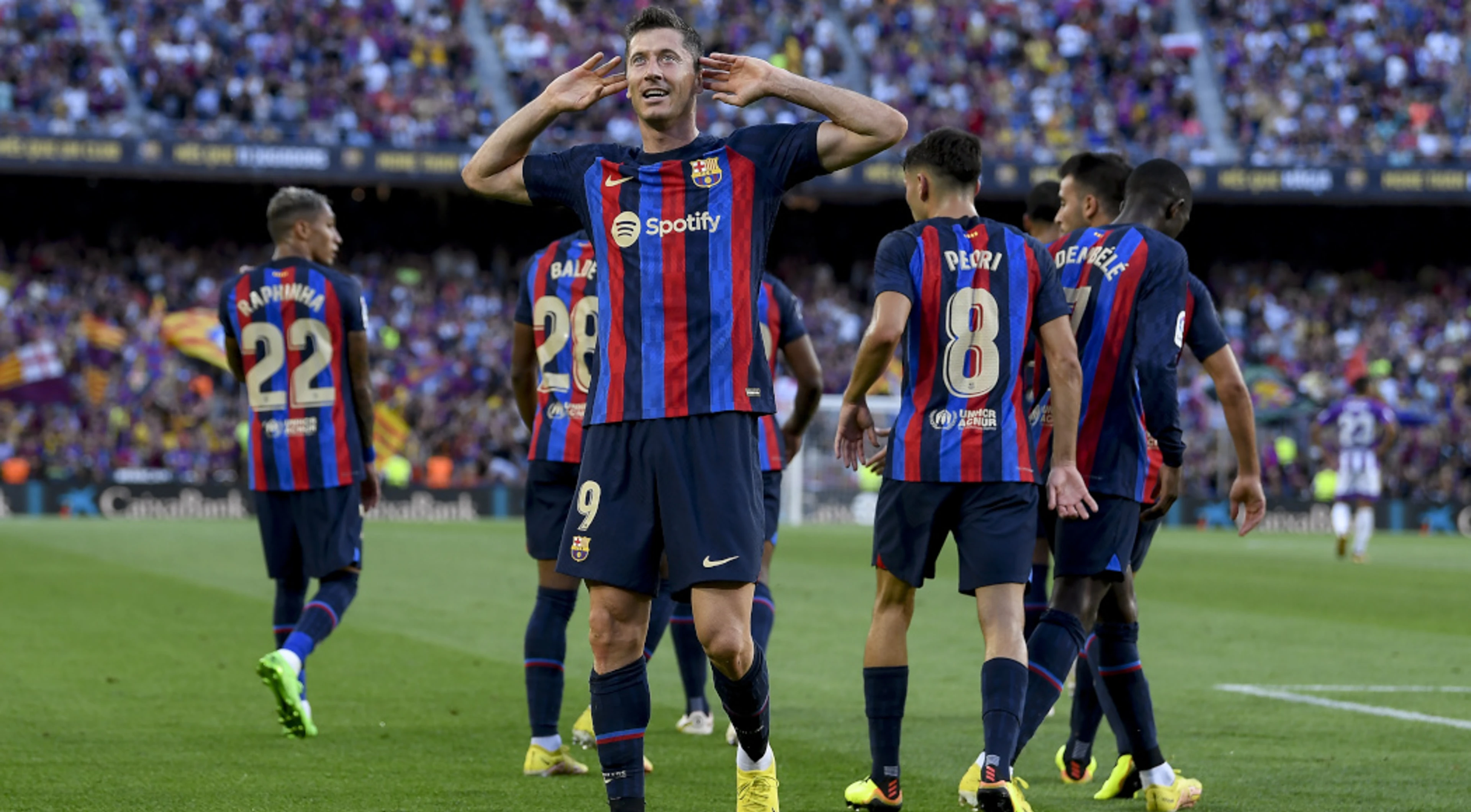 Lewandowski bags double for 'blessed' Barca, Benzema strikes late for Real