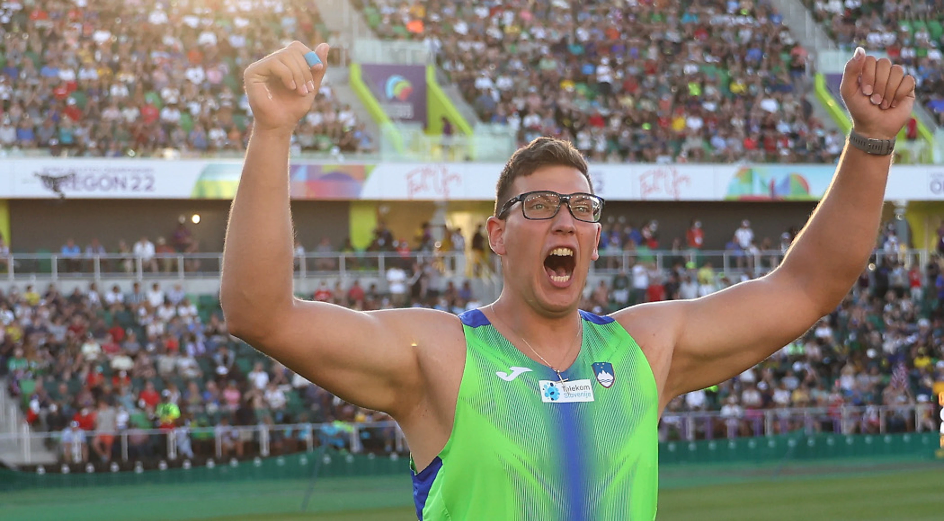 Ceh dethrones Sweden's Stahl to win world discus title