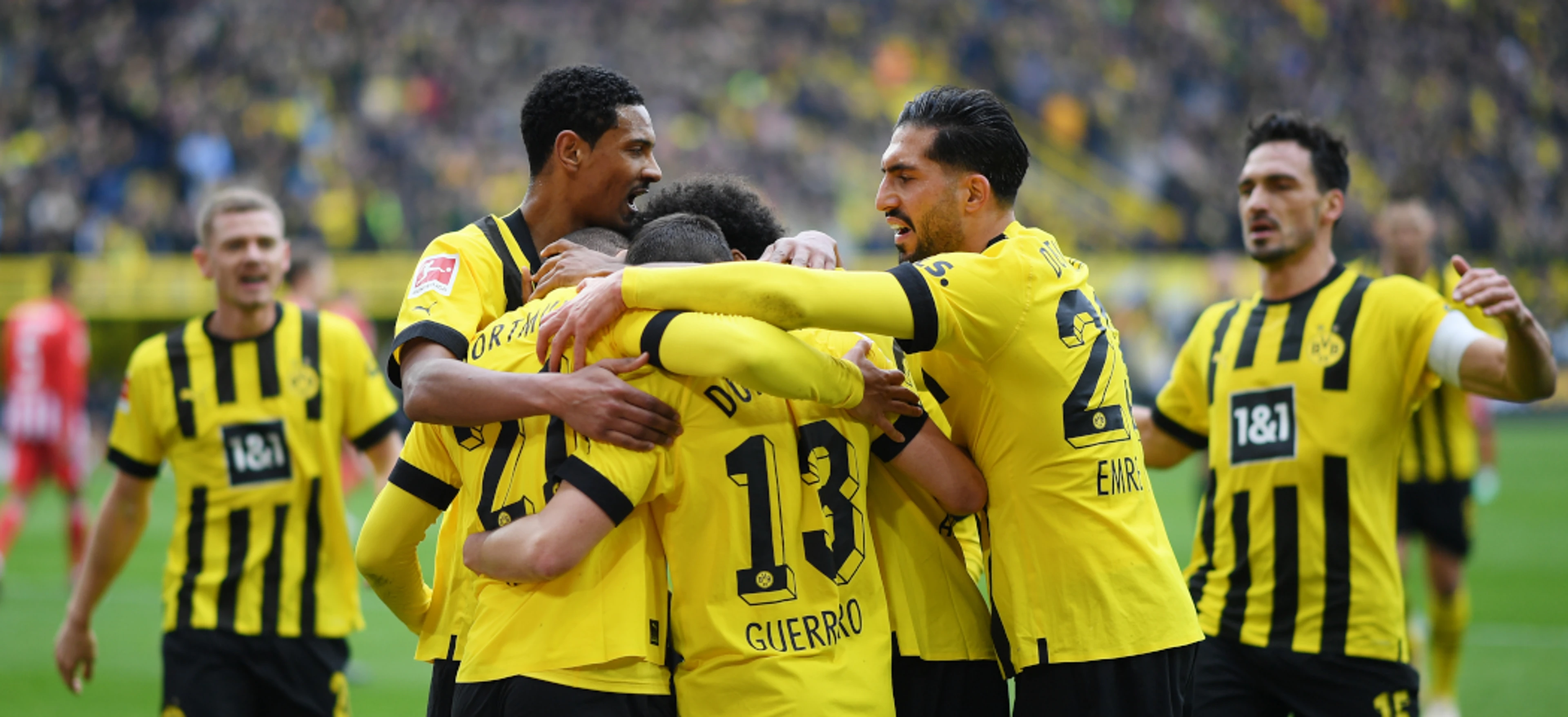 Dortmund crush Wolfsburg to stay a point behind Bayern