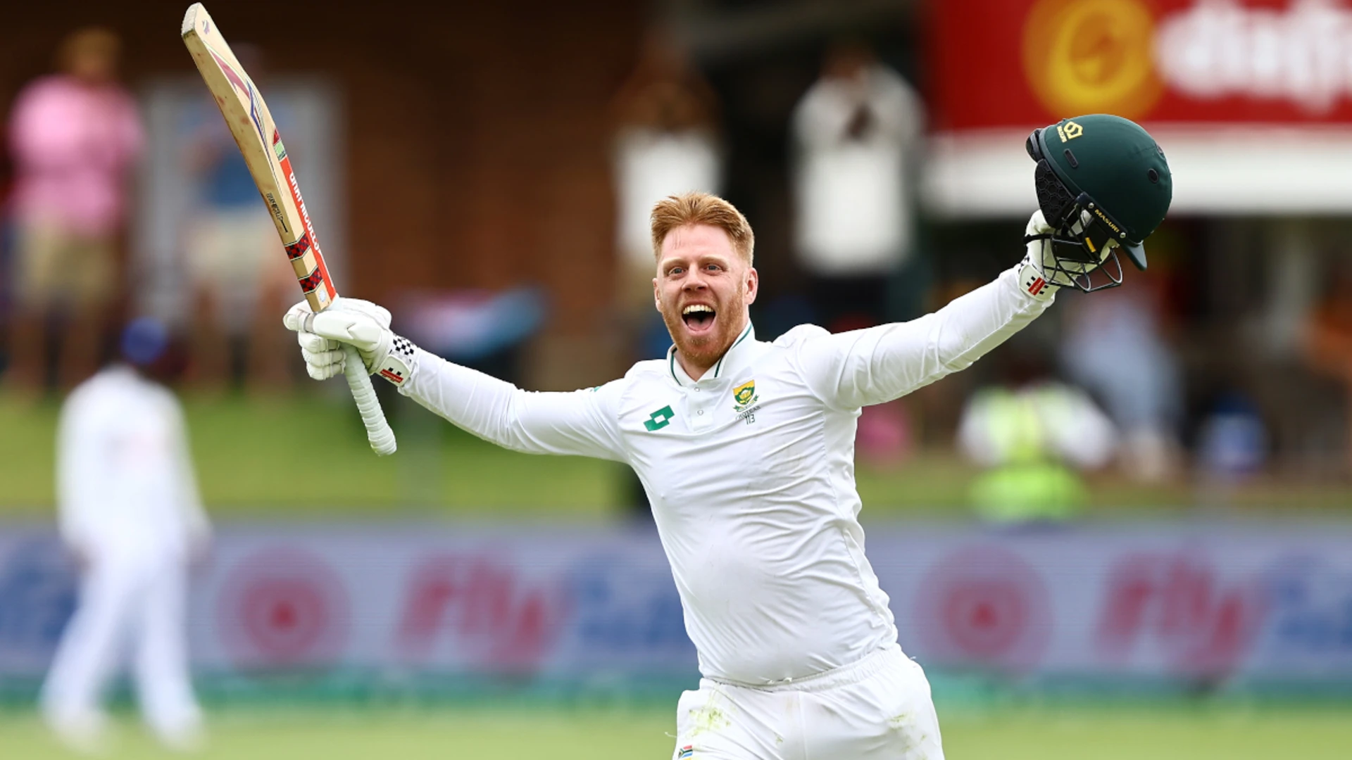 DAY 2: Verreynne century puts Proteas on top at lunch