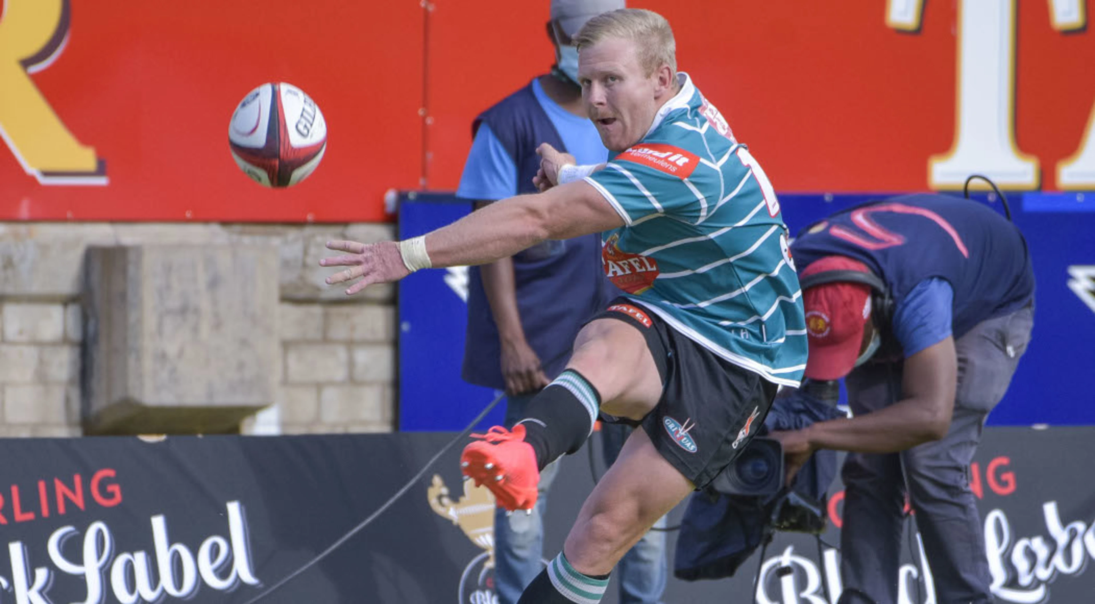 De Beer at 10 for Pumas against Bulls