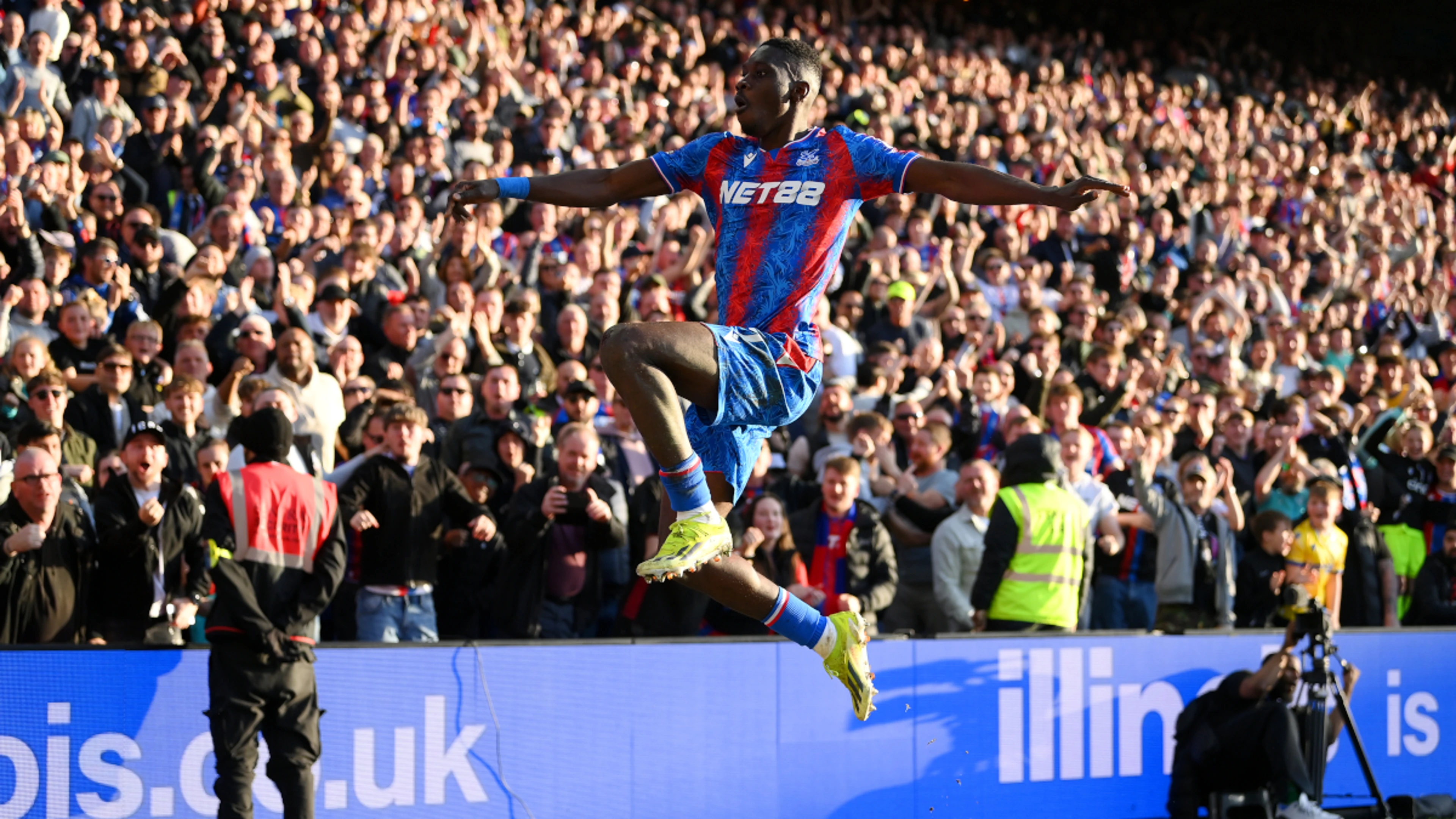Sarr shoots Crystal Palace to win over struggling Ipswich