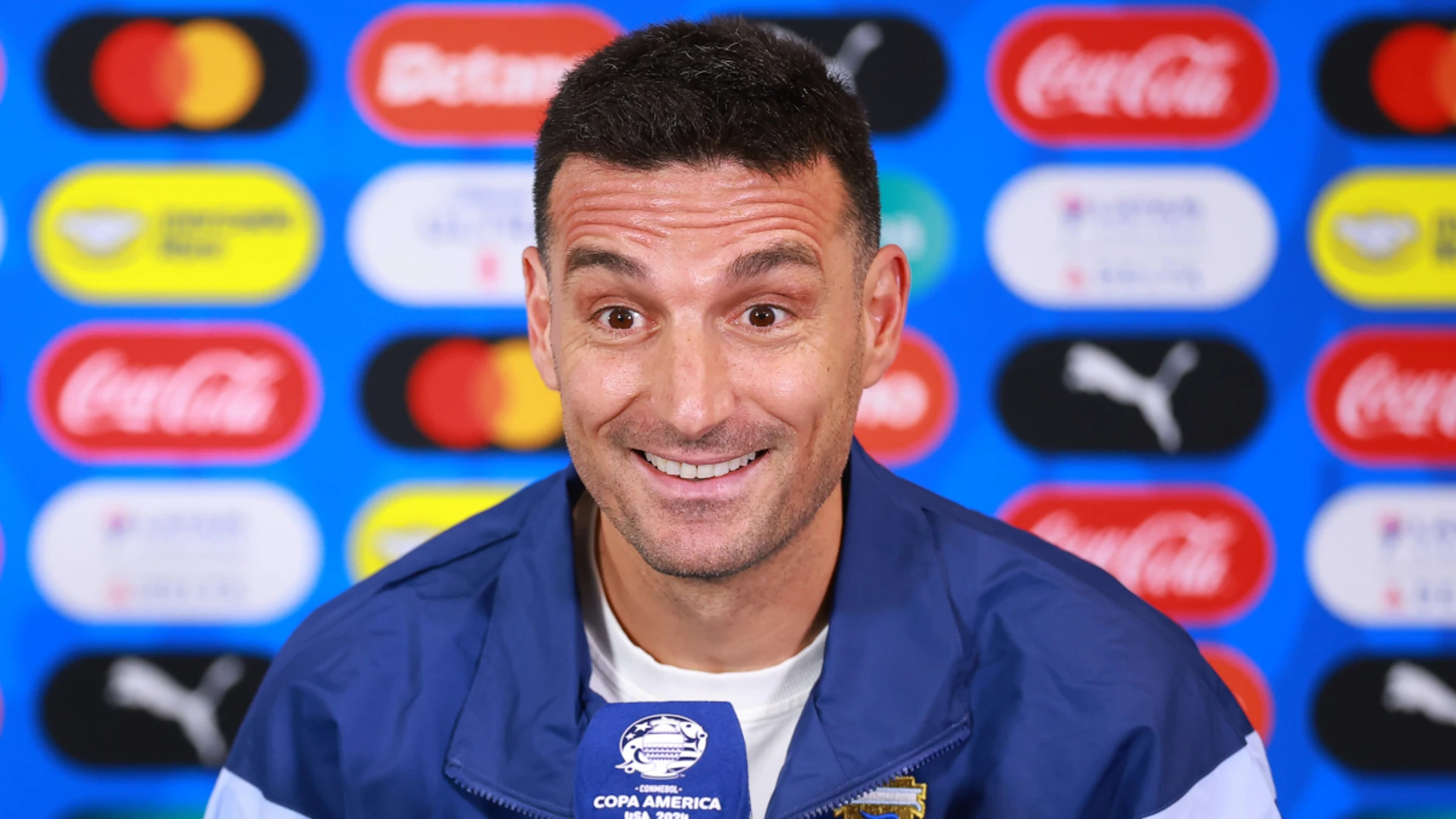 Argentina's Scaloni says balance is key in deciding who starts up front