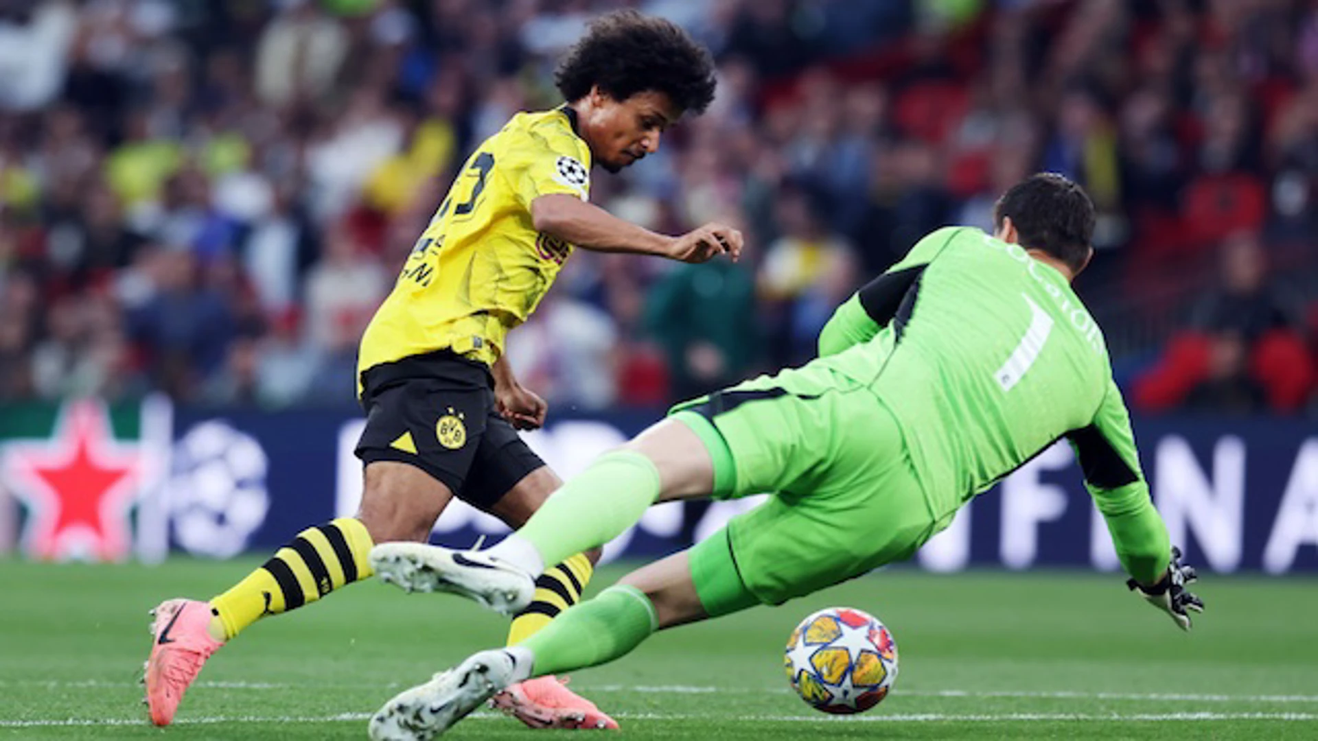 Thibaut Courtois Top Saves | Dortmund v Real Madrid | UEFA Champions League Final