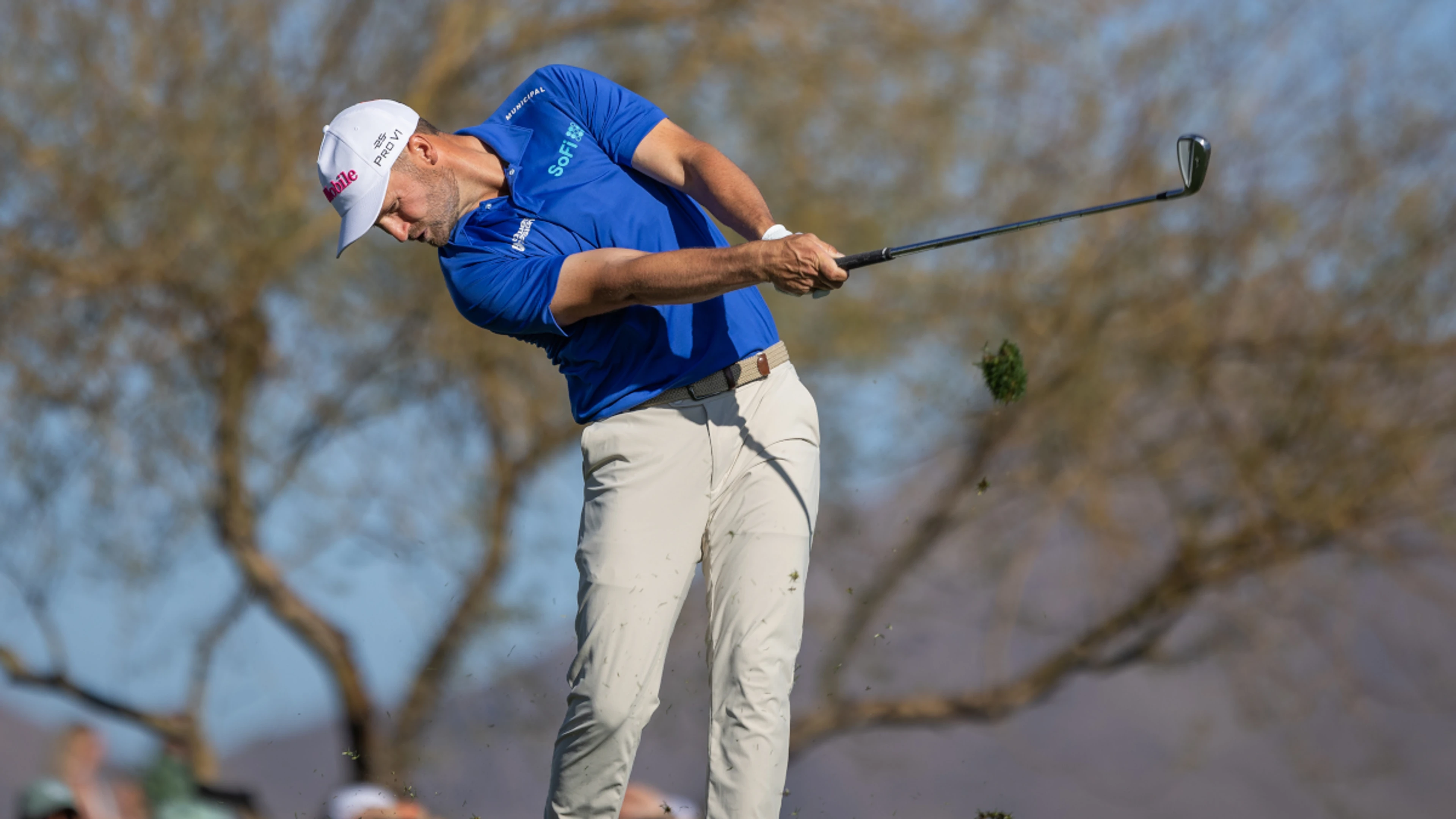 Clark grabs one-shot lead at Phoenix Open