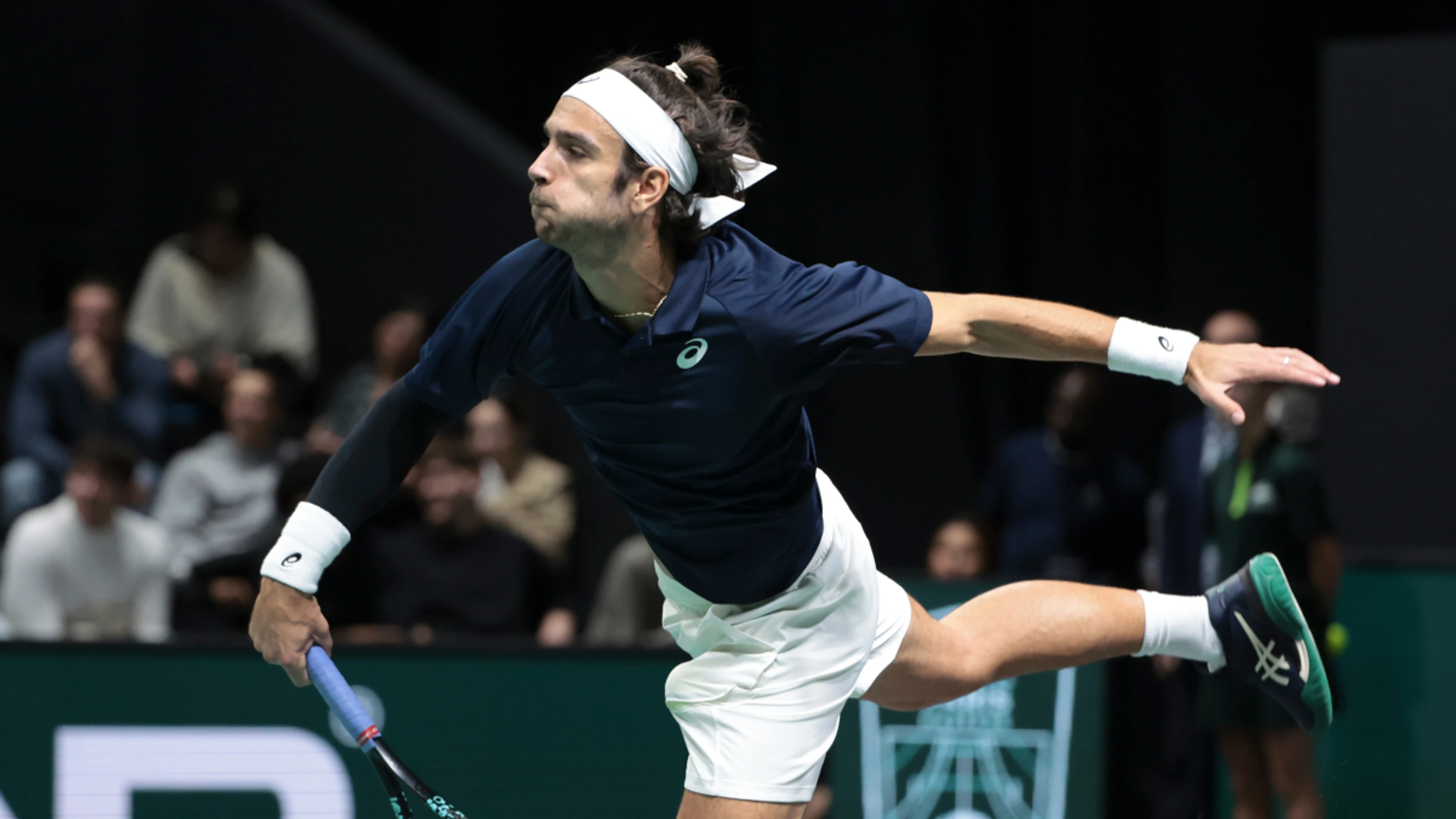 Musetti downs Wawrinka to keep ATP Finals bid alive