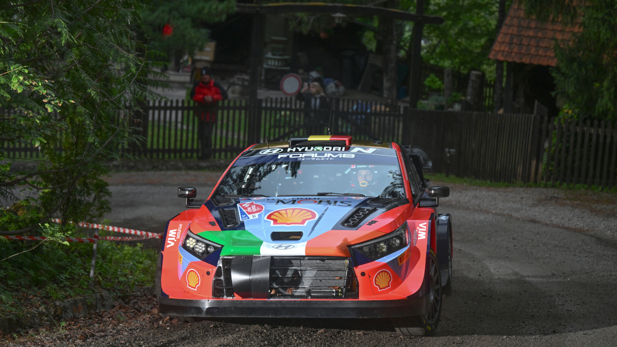 Neuville leads tight chase for Croatia Rally win