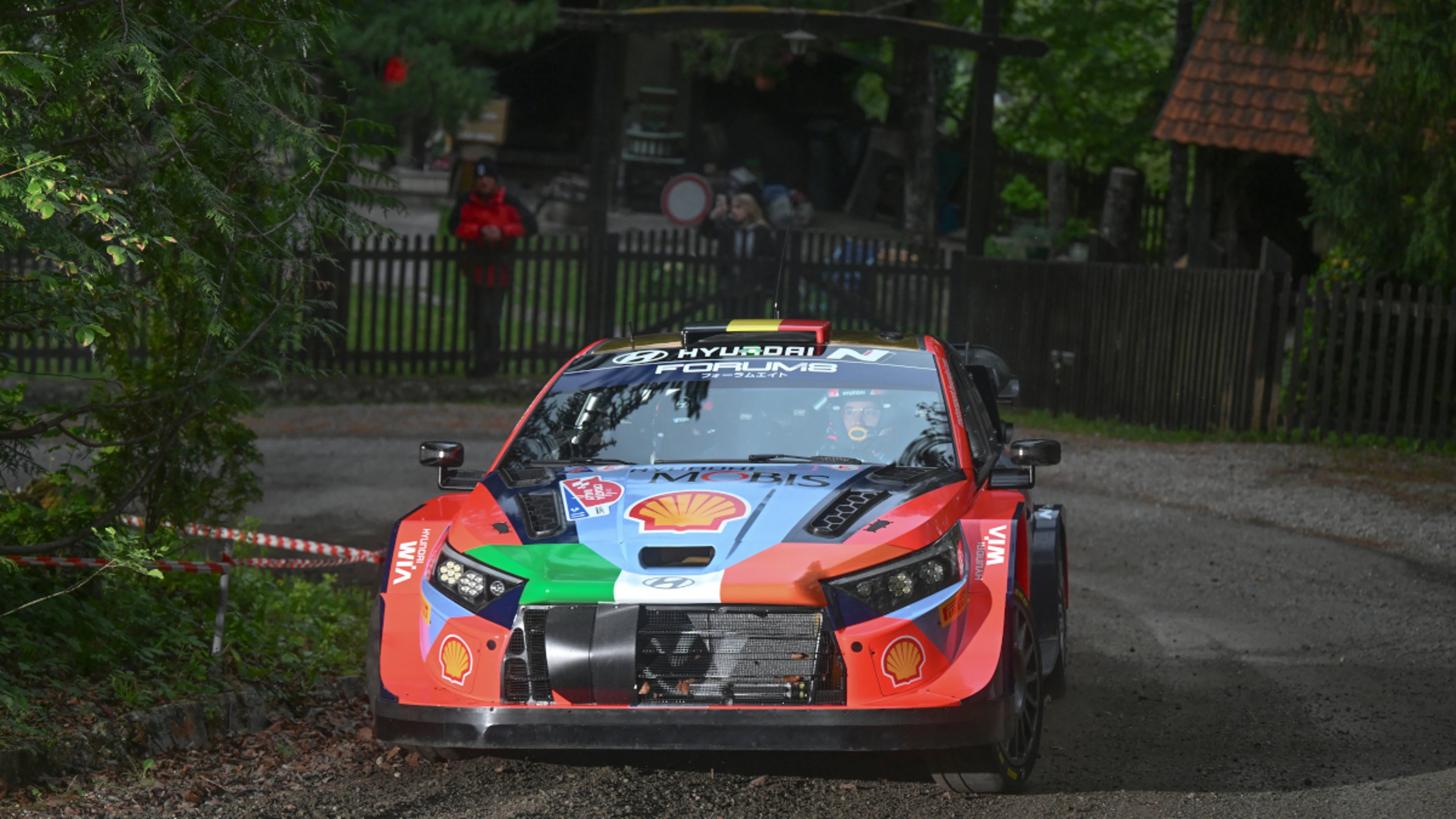 Neuville leads tight chase for Croatia Rally win