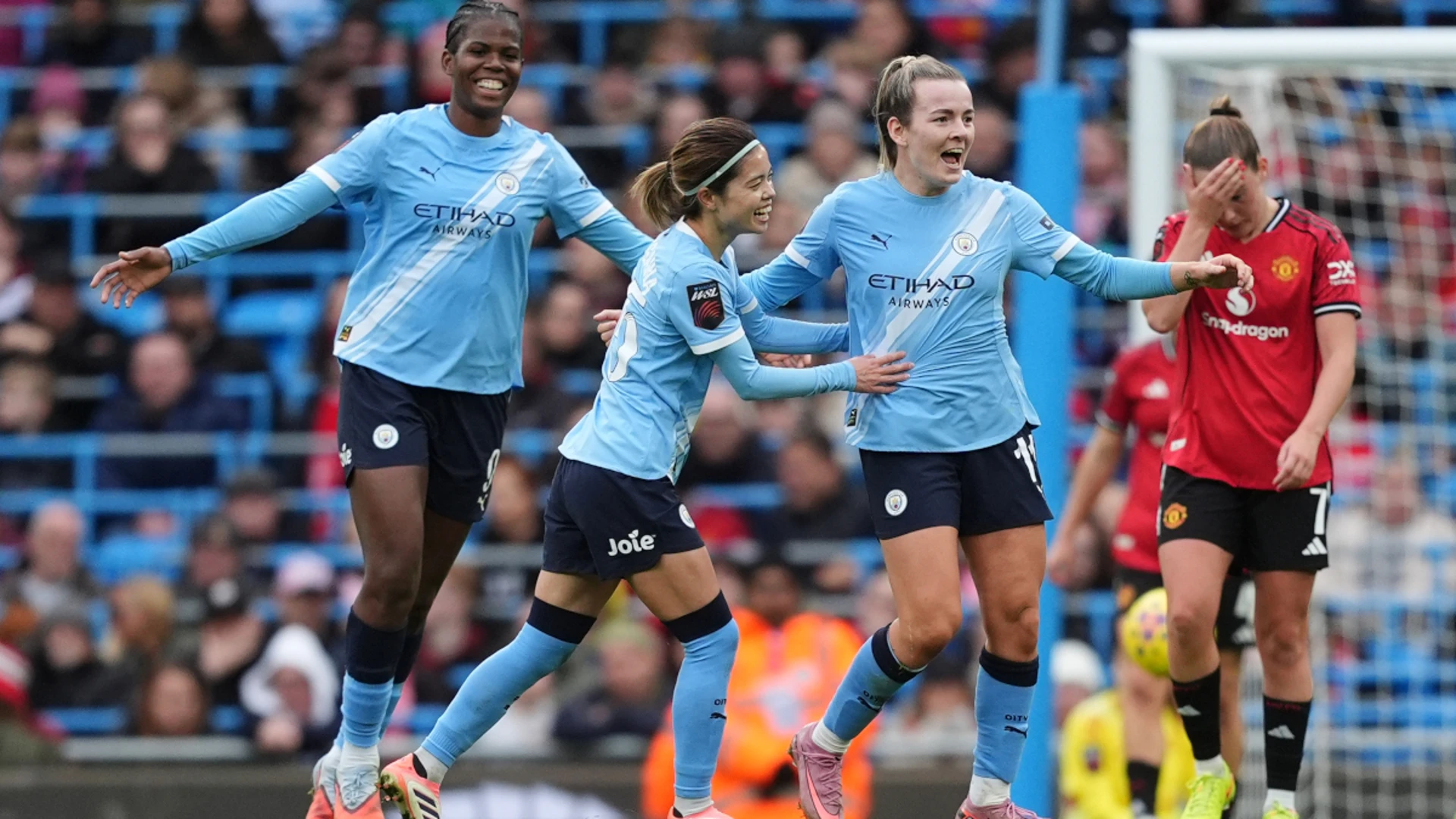Man City beat Man United to go four points clear in WSL