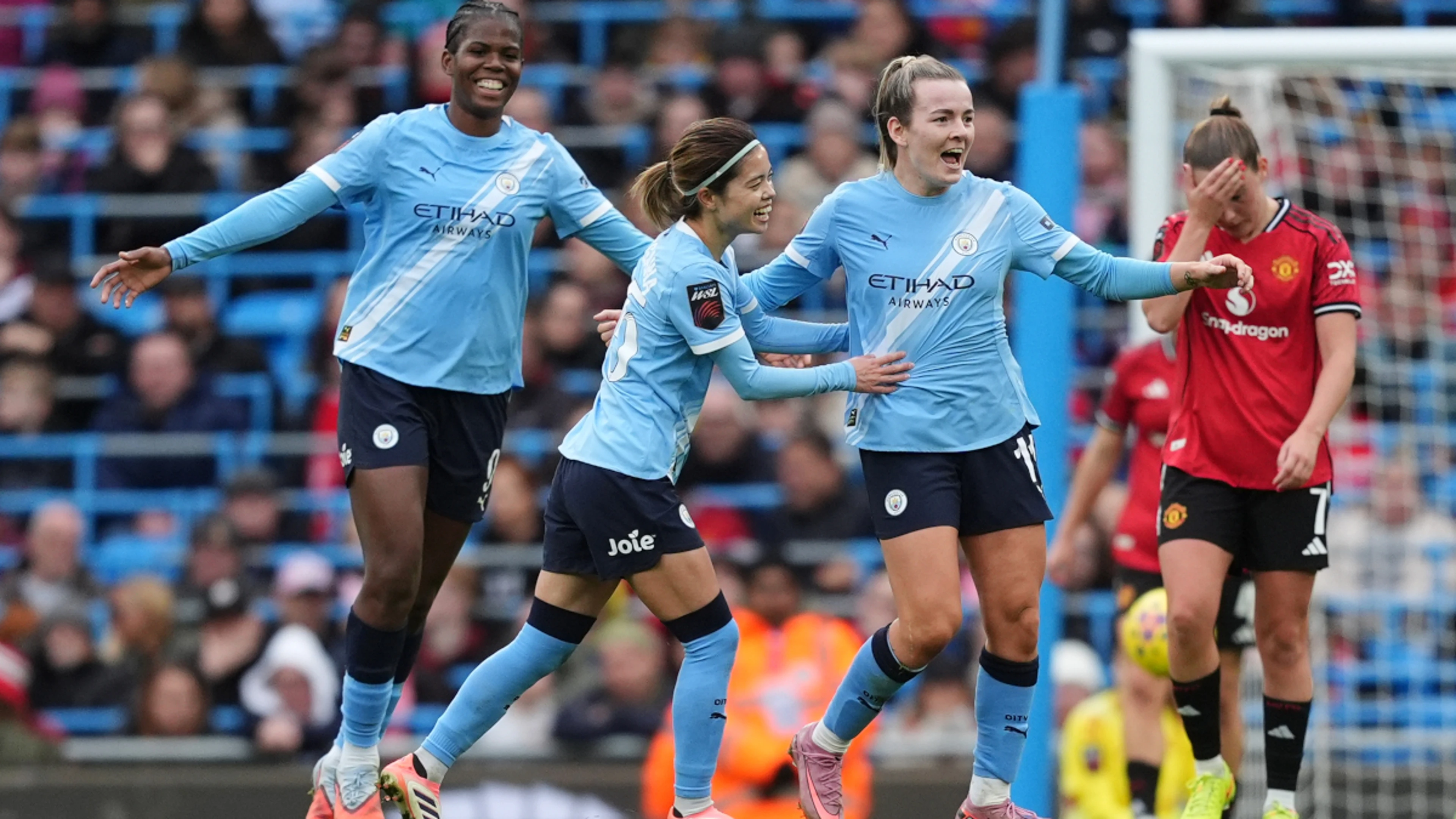 Man City beat Man United to go four points clear in WSL