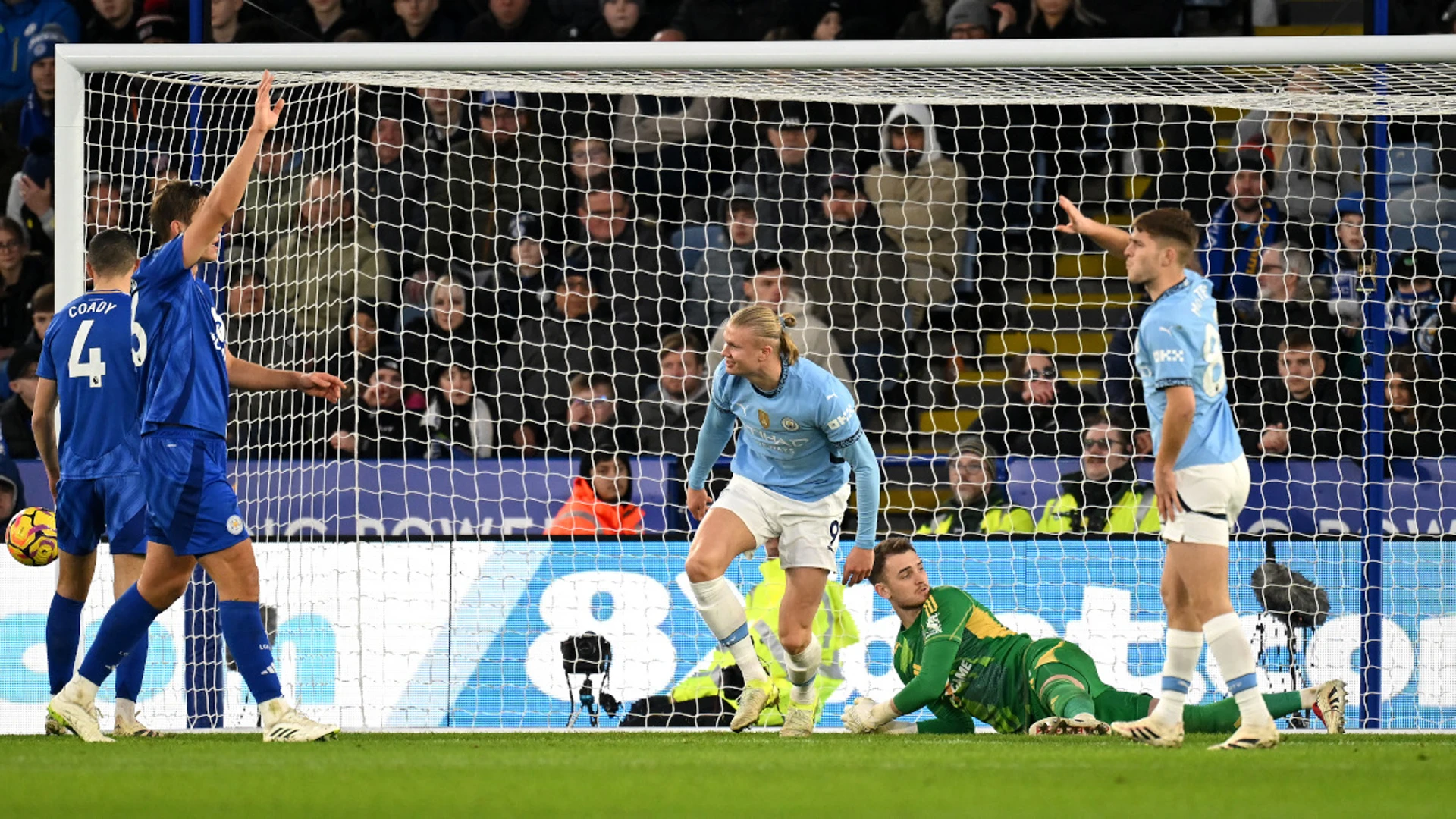 Man City stop the rot with victory at Leicester