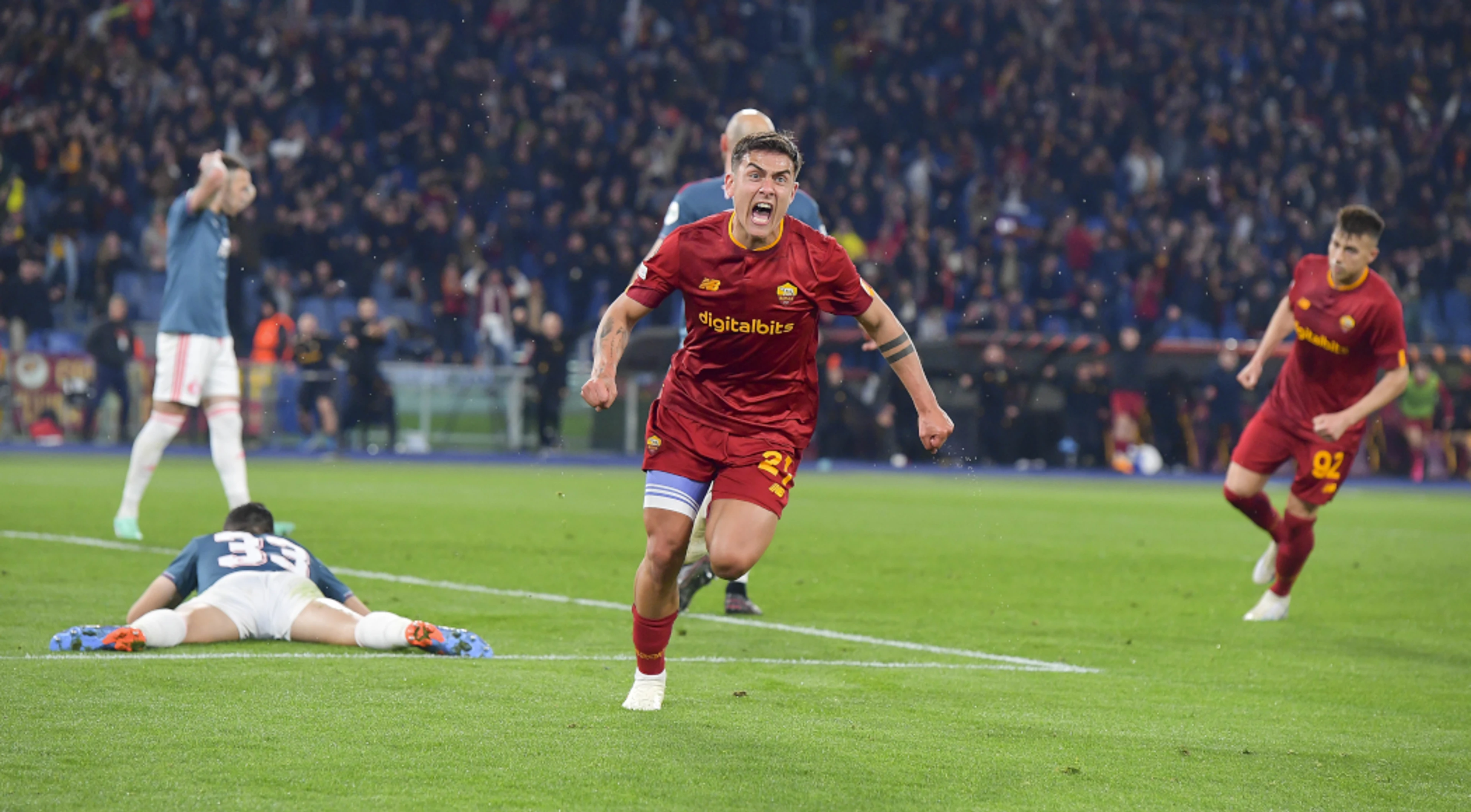 Roma score twice in extra time to book Europa semifinal spot