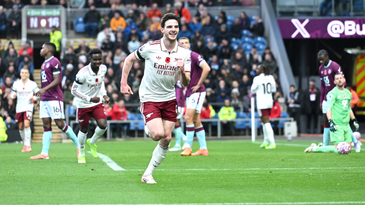 Arsenal cruise against Burnley as Man Utd held