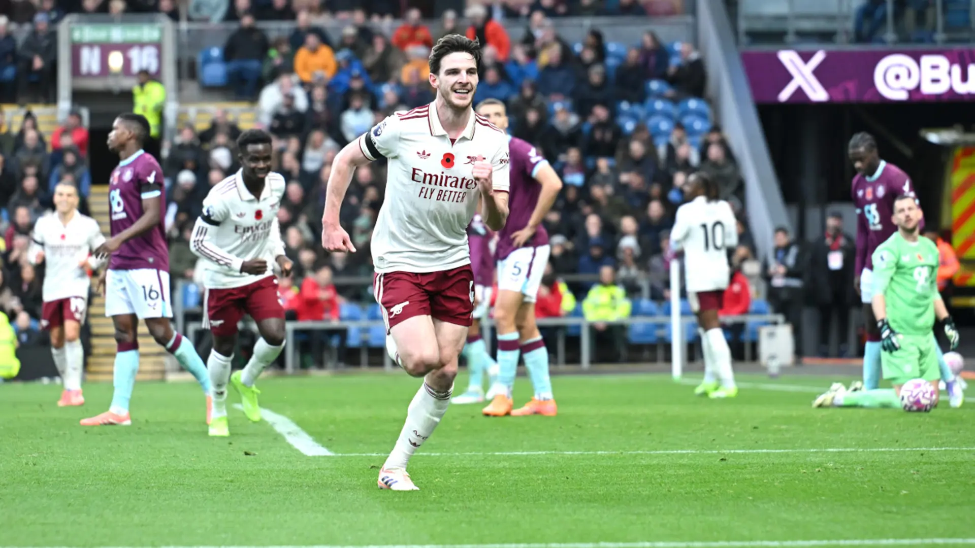 Arsenal cruise against Burnley as Man Utd held