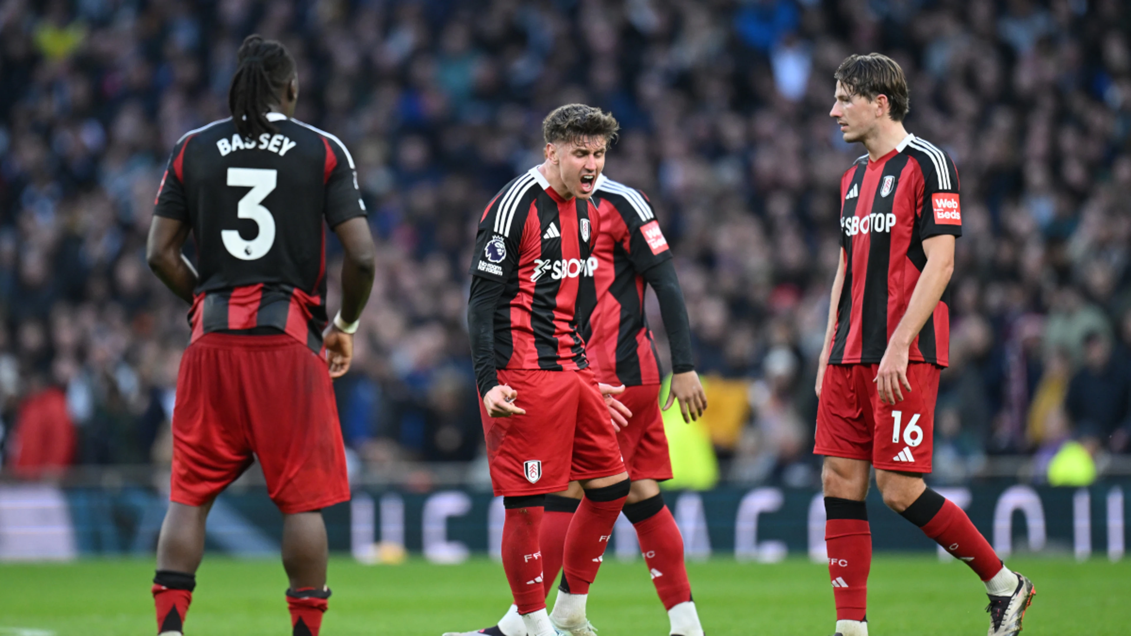 Fulham's Cairney rescues point, sent off in draw at Spurs