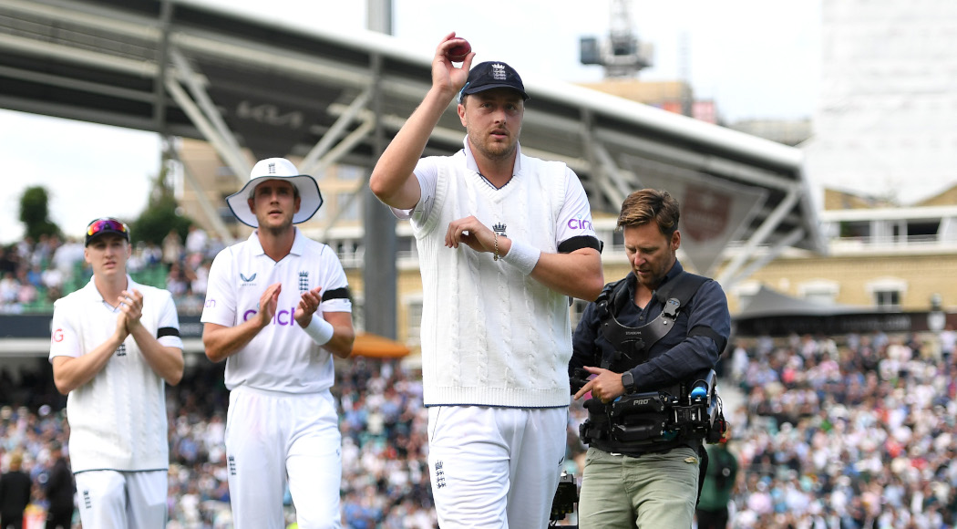 Anthem nerves a worry for England rising star Robinson