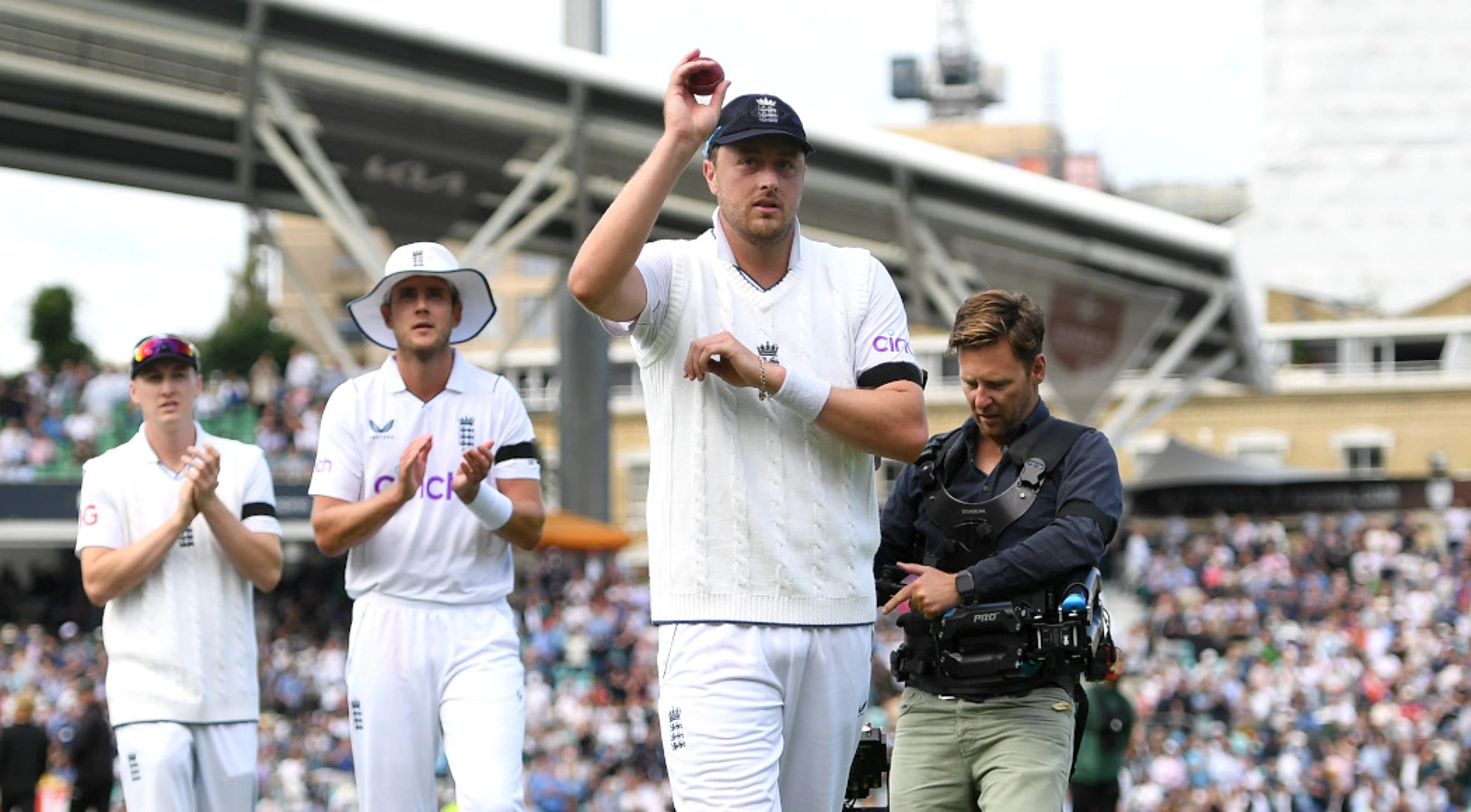 Anthem nerves a worry for England rising star Robinson