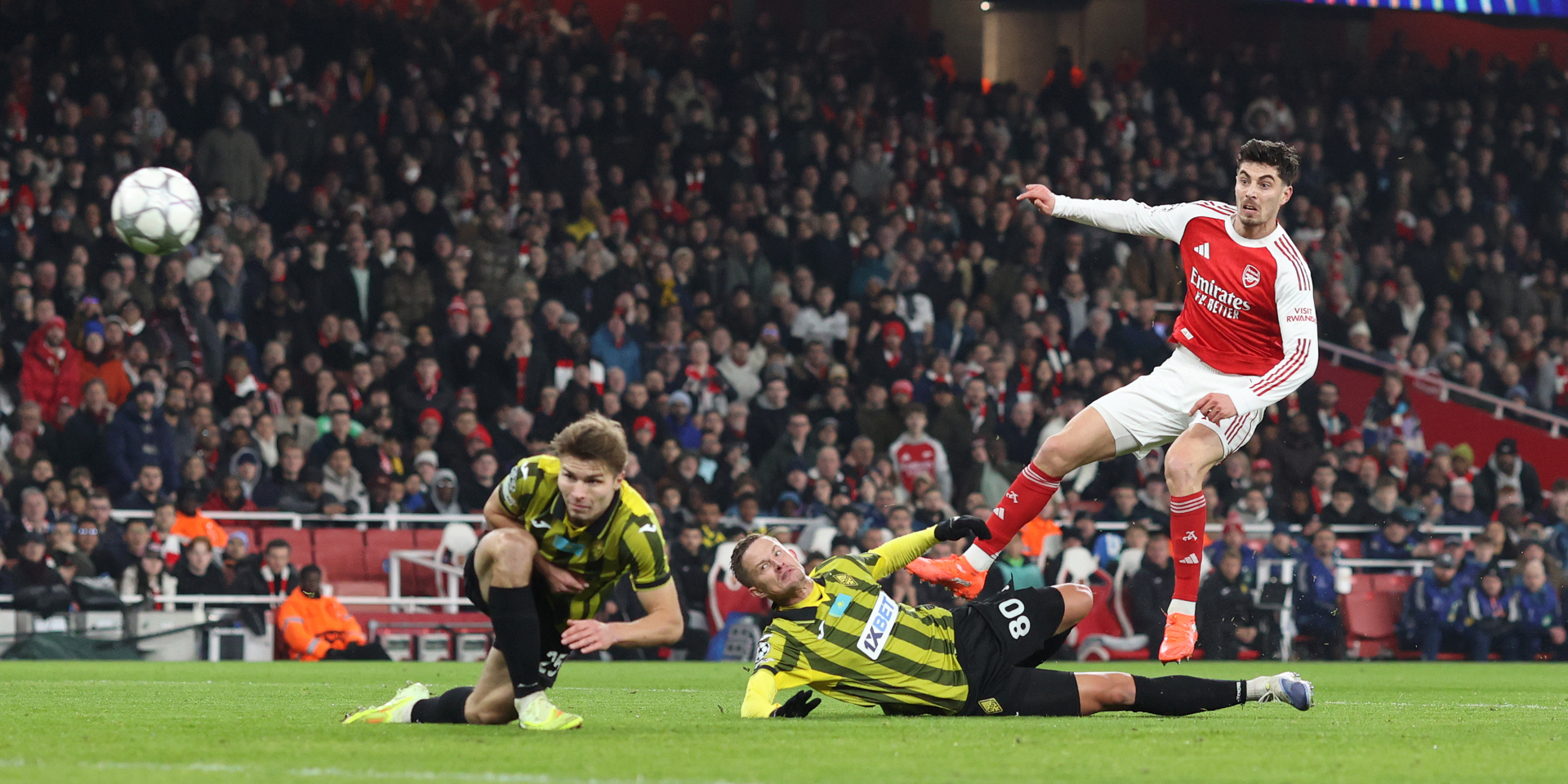 Arsenal complete Champions League clean sweep for top spot