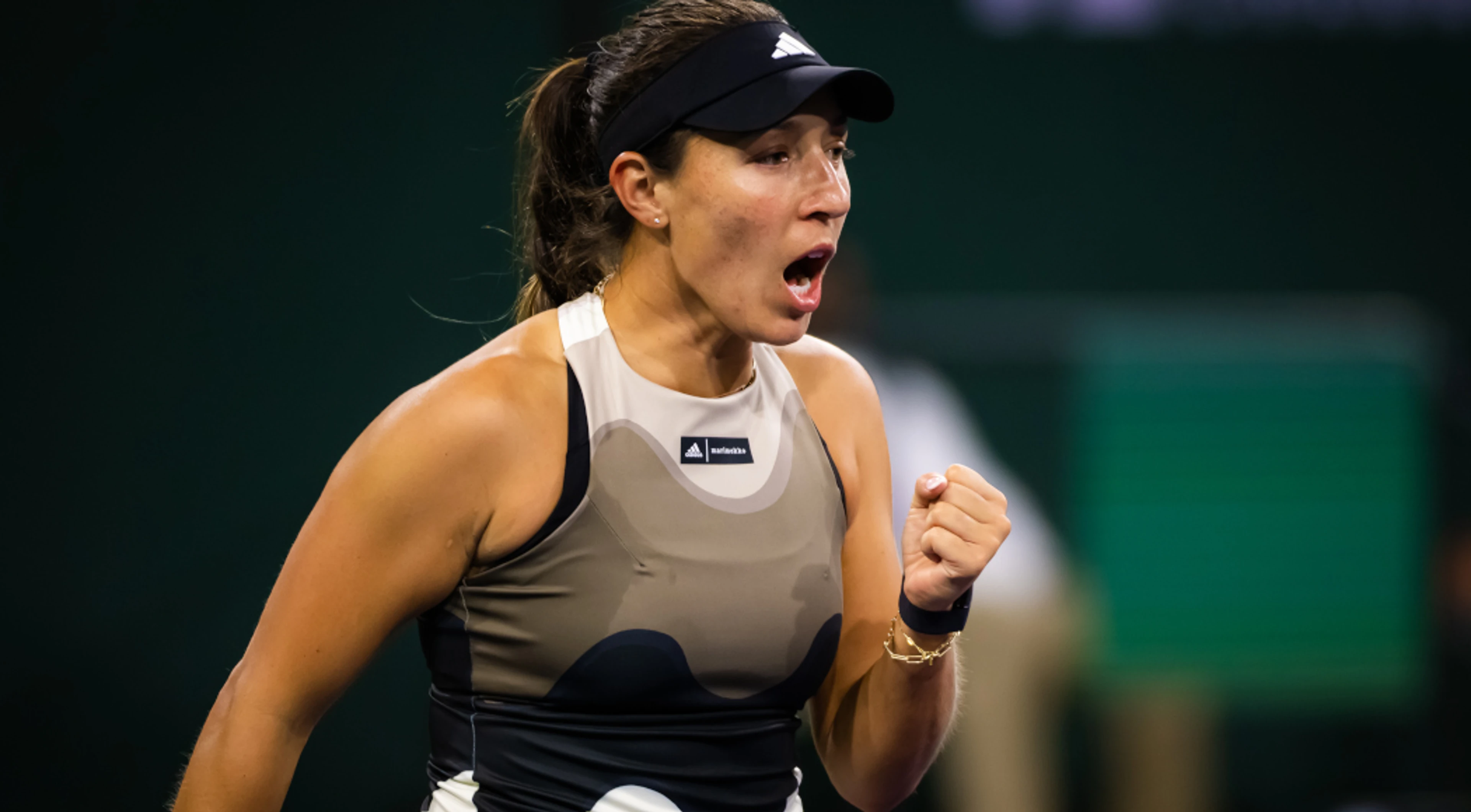 Giorgi hangs on to beat Kanepi at Miami Open