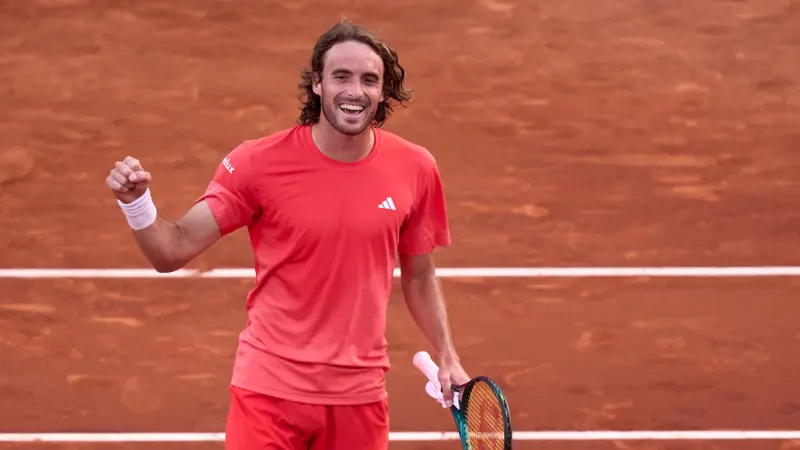 Tsitsipas saves two match points to reach Barcelona semifinals