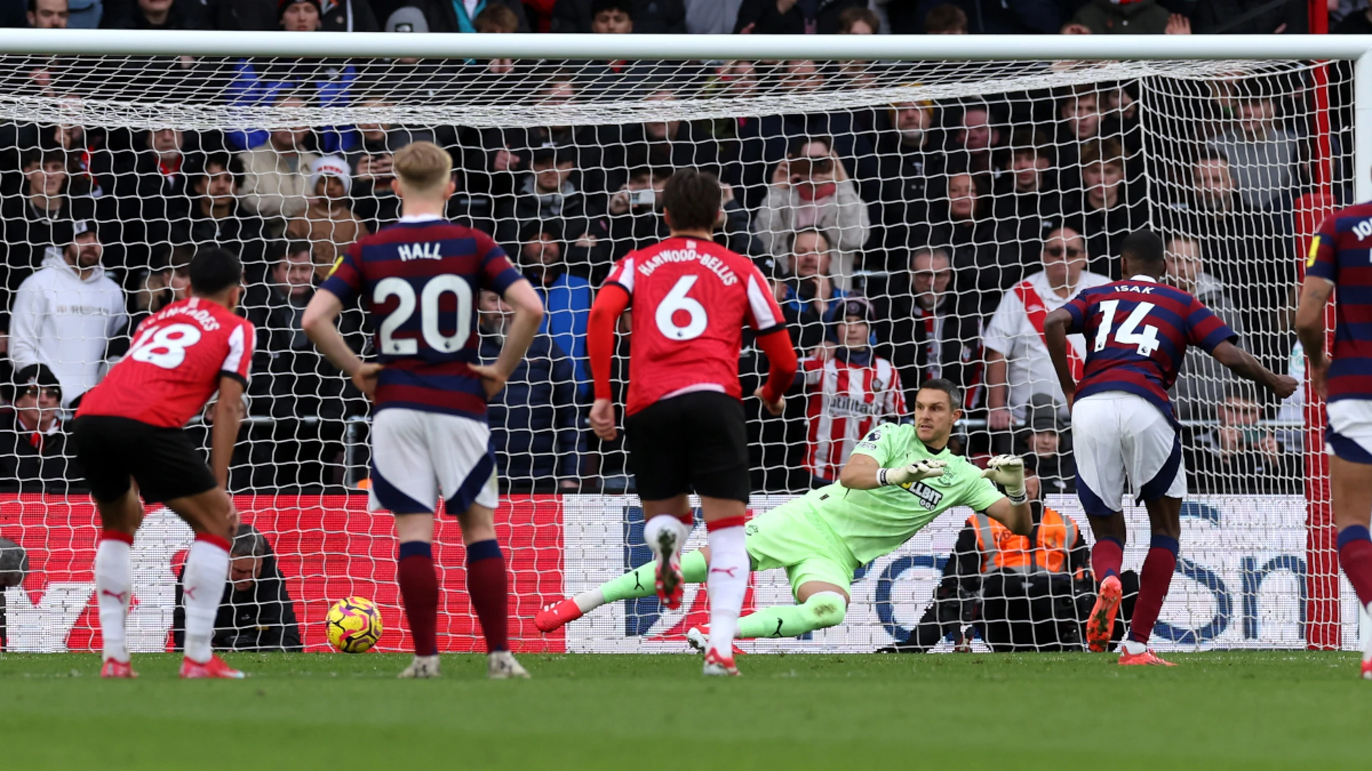  Alexander Isak scored twice as the visitors beat Southampton