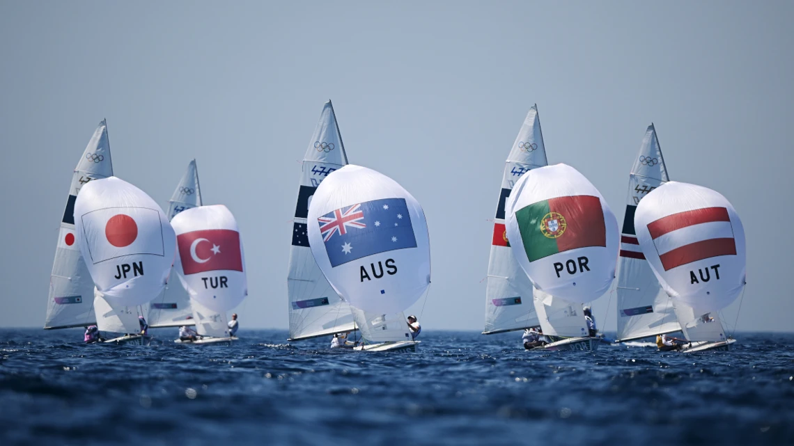 Dinghy medal races pushed back to Wednesday with breeze in flux ...