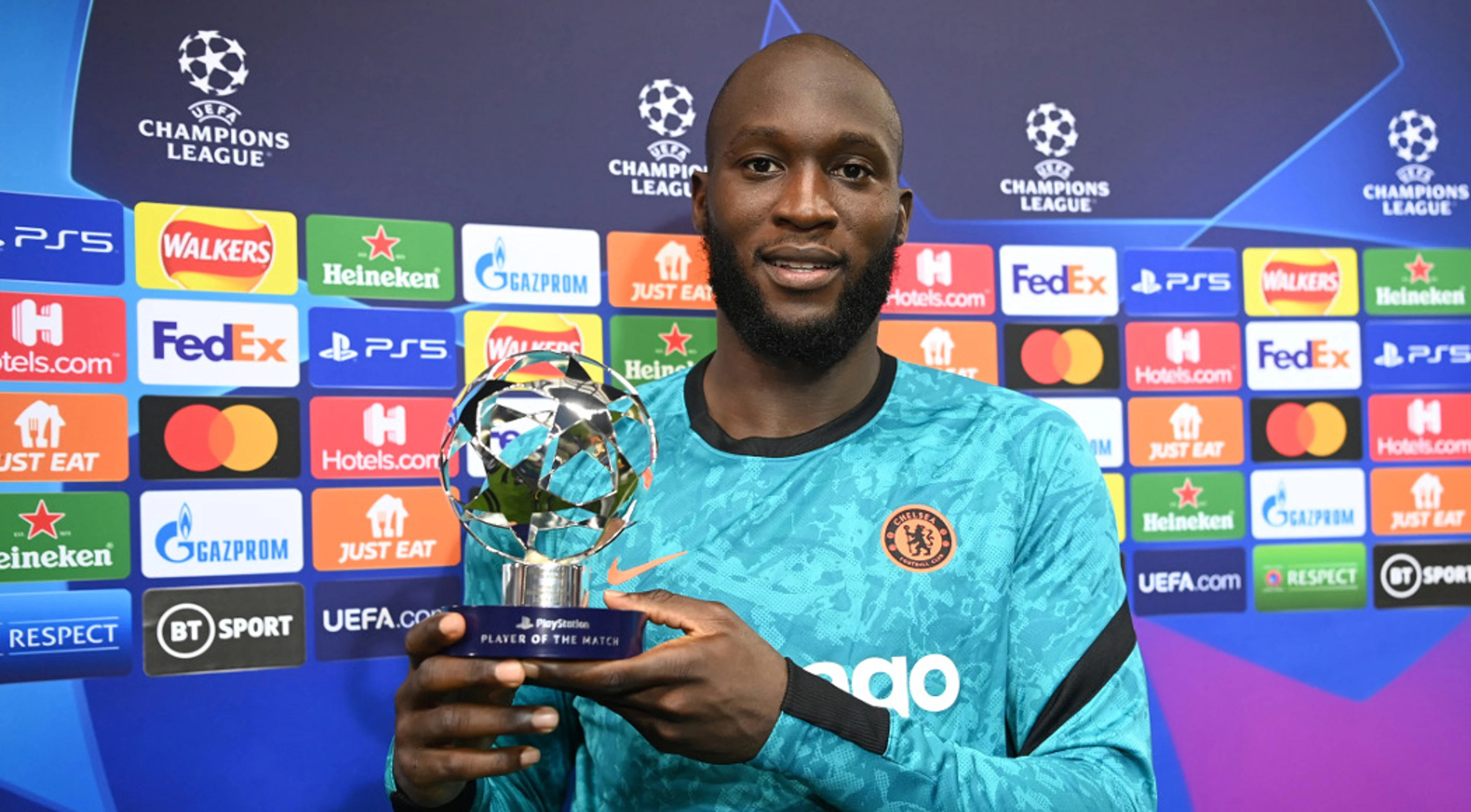 Lukaku lifts Chelsea past stubborn Zenit