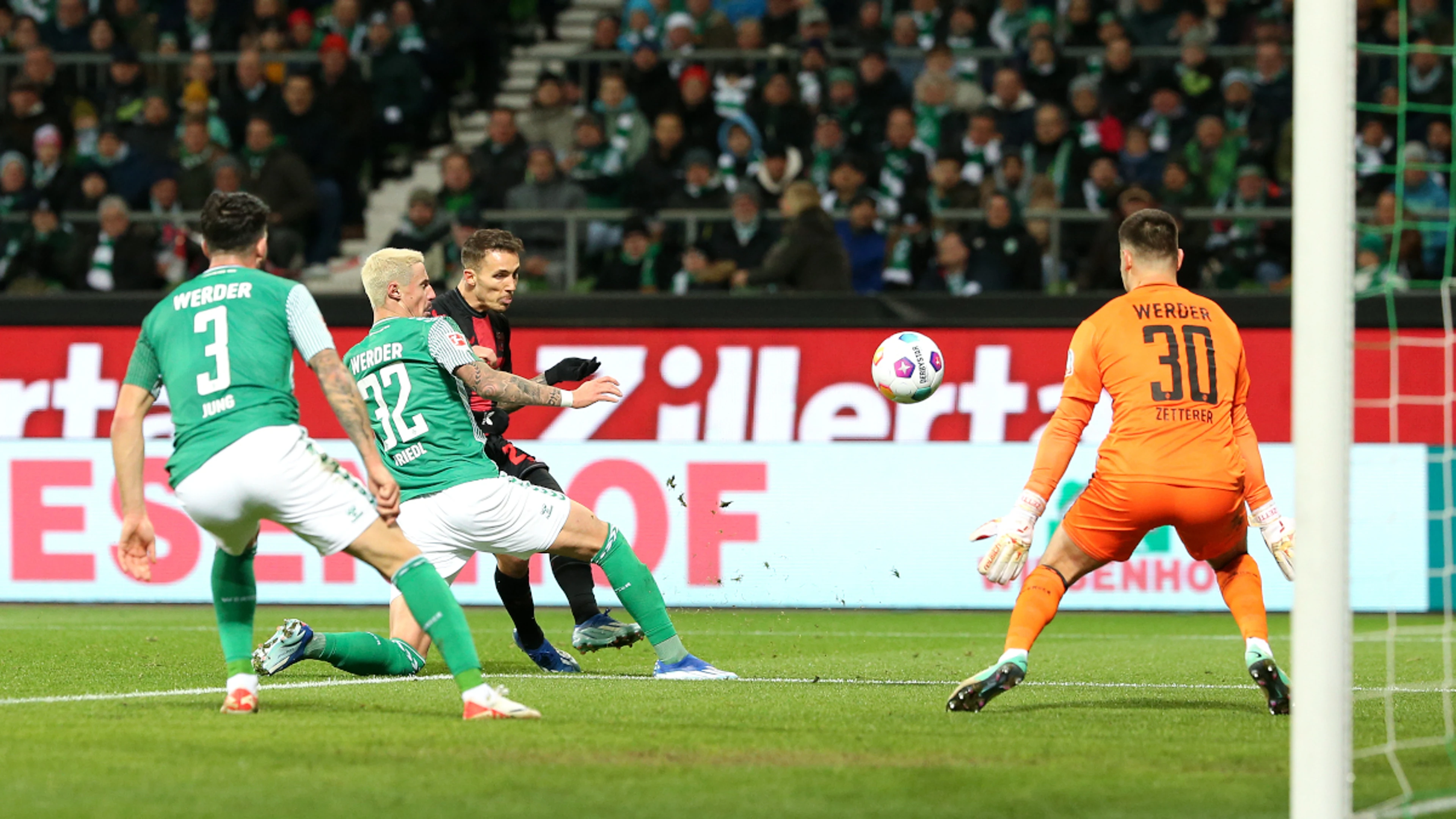 Leverkusen slay Bremen to return to Bundesliga summit