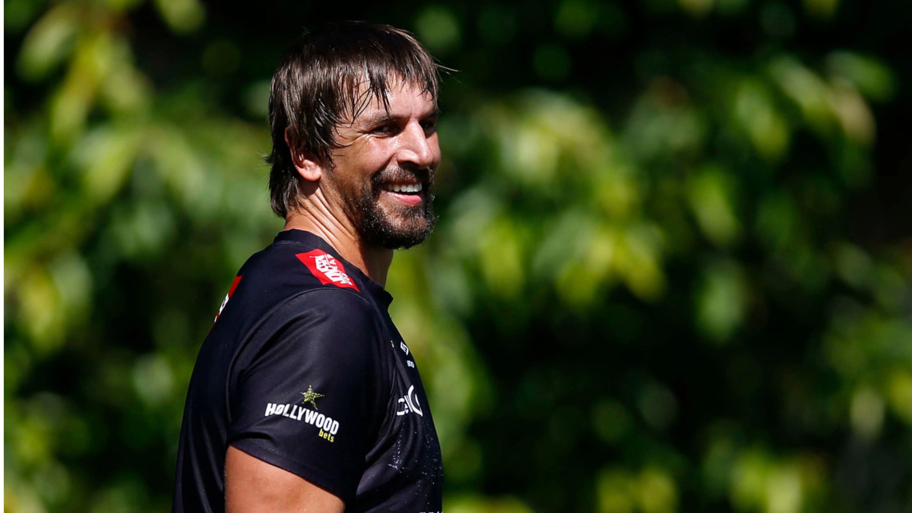 Etzebeth leads Sharks as Jordan switches to pivot