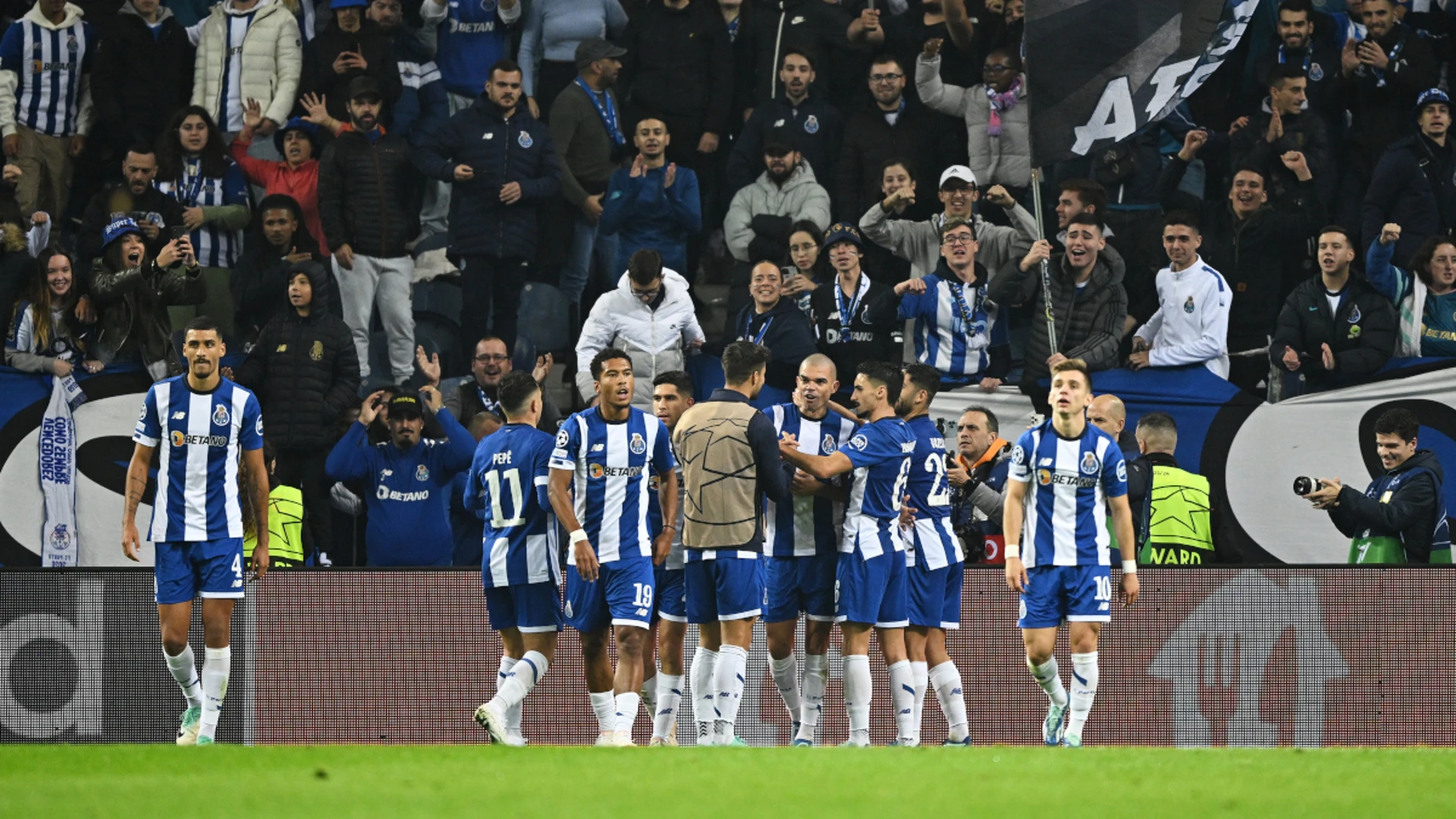 Porto win over 10-man Antwerp boosts Champions League hopes