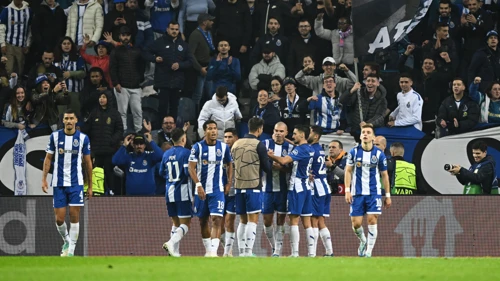 Porto win over 10-man Antwerp boosts Champions League hopes