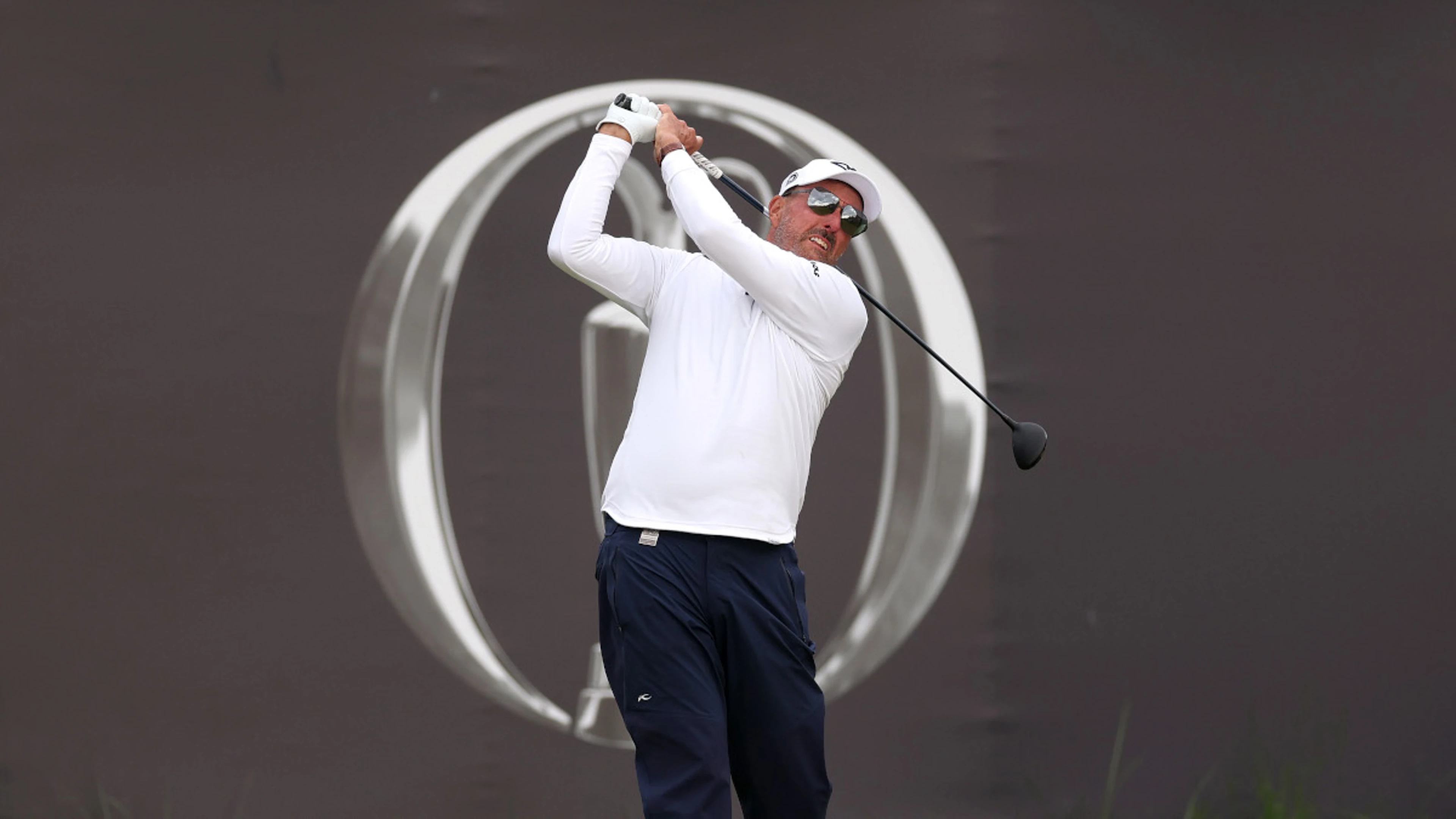 Mickelson rolls back years with early magic at Portrush