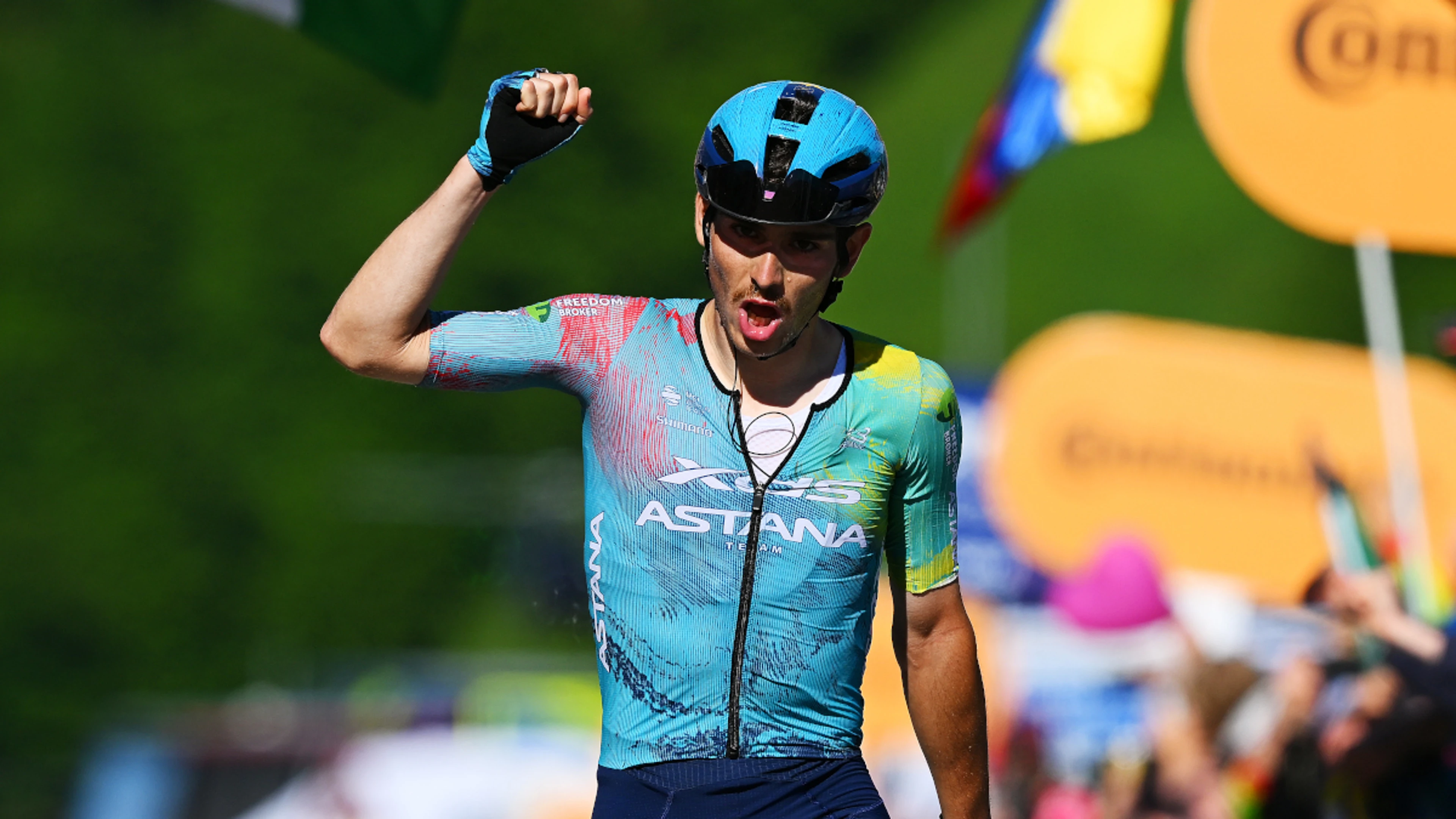 Scaroni wins stage 16 as Roglic pulls out on chaotic day at Giro