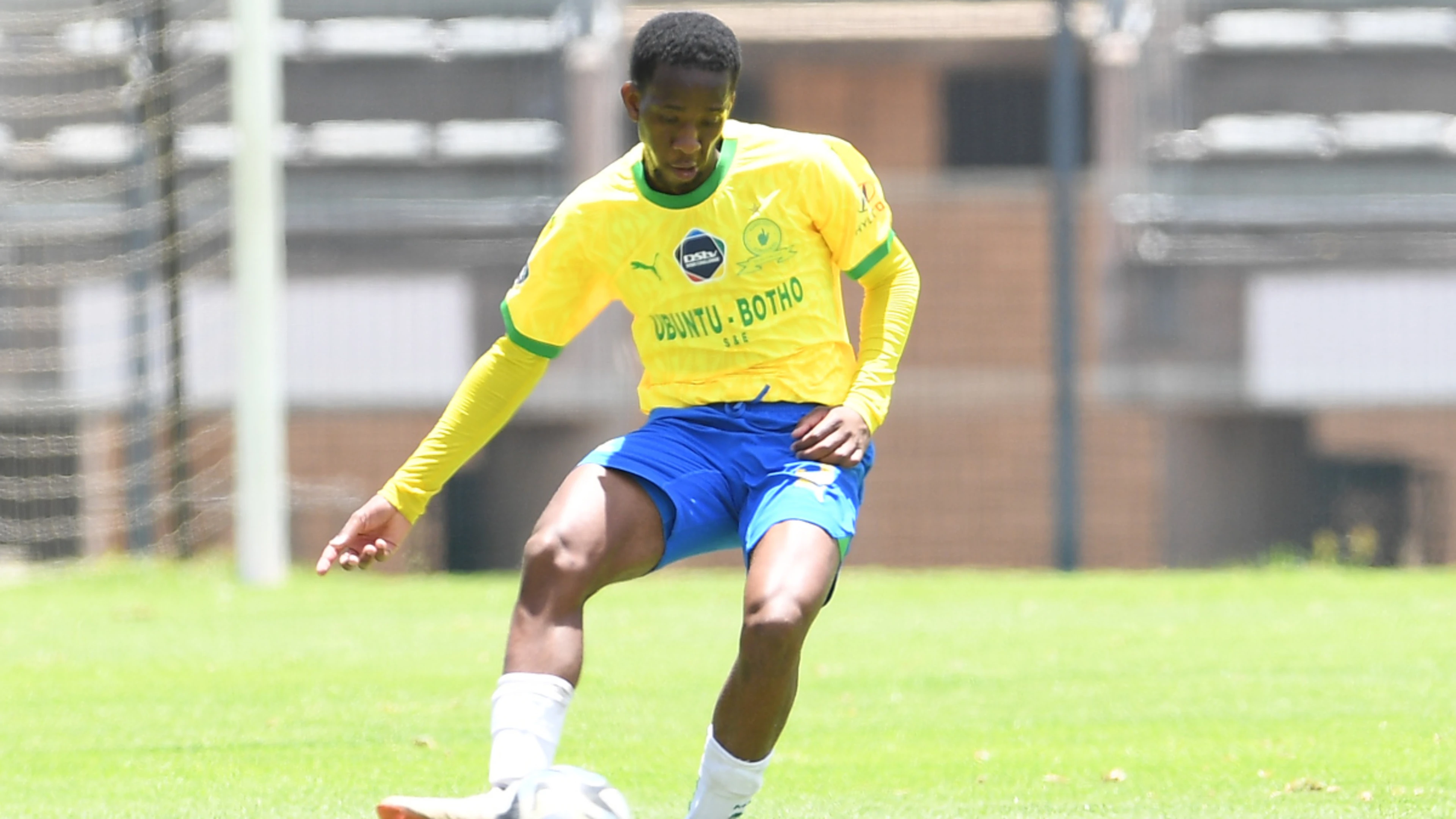 Mamelodi Sundowns maintain top spot as Pirates flop again