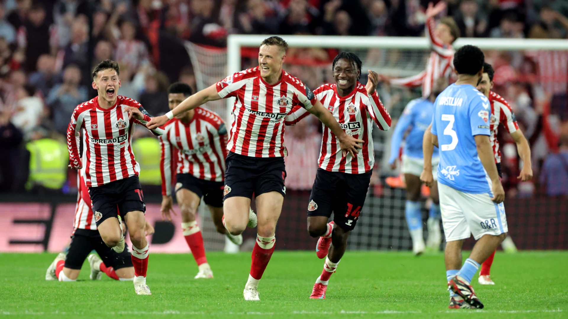 Ballard's last-gasp goal sends Sunderland to play-off final