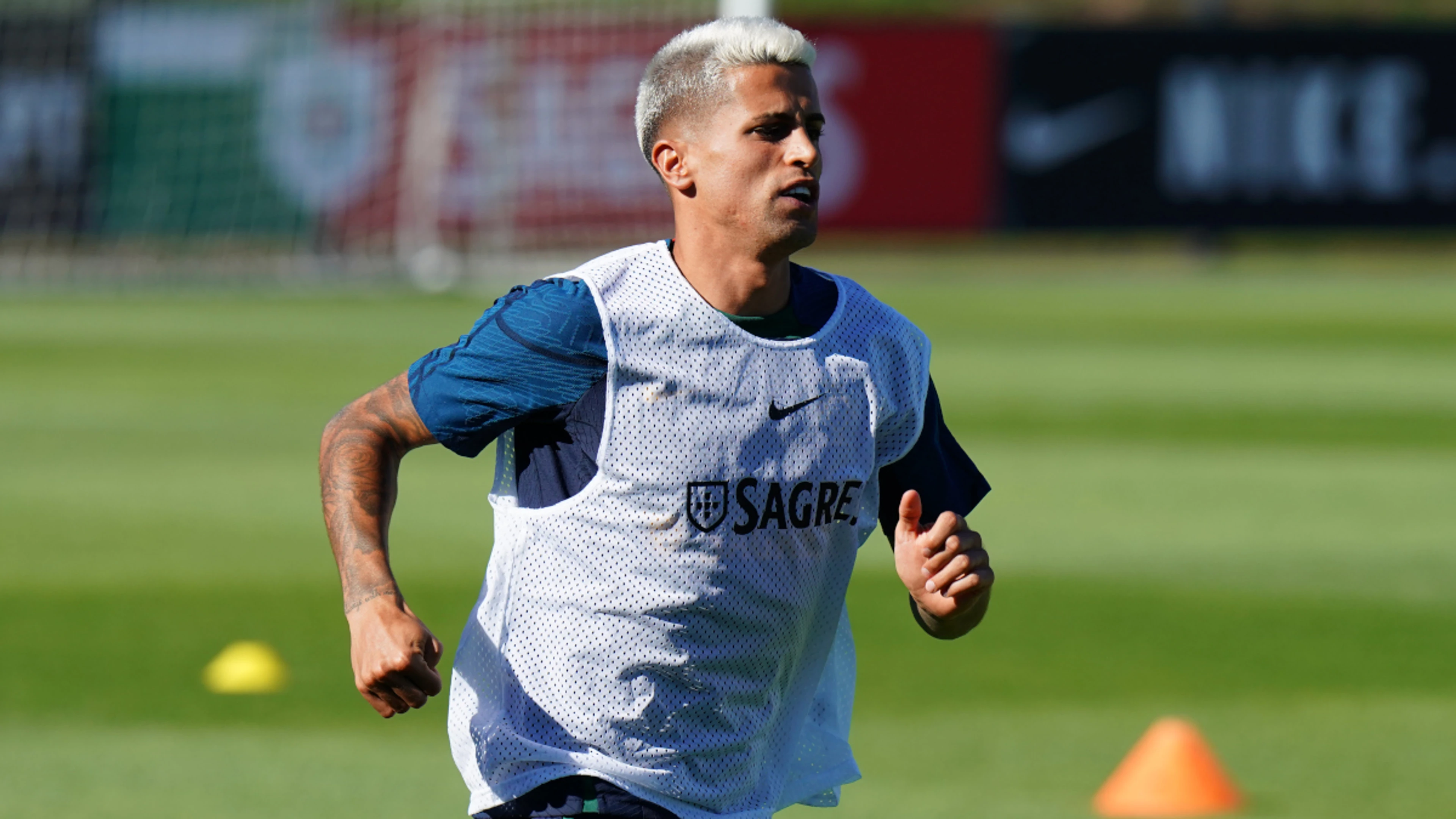 Barcelona sign Portuguese defender Cancelo from Man City