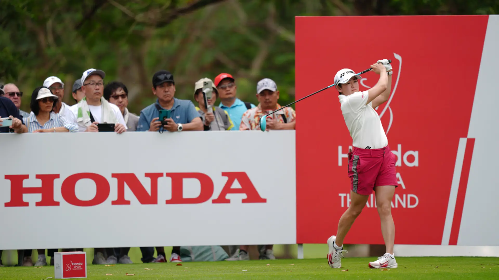 Rookie Iwai cements Honda LPGA lead