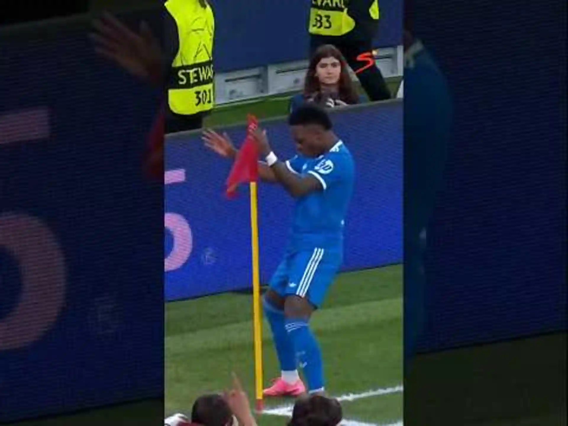 Vinícius Júnior scores a worldie 😮‍💨✨