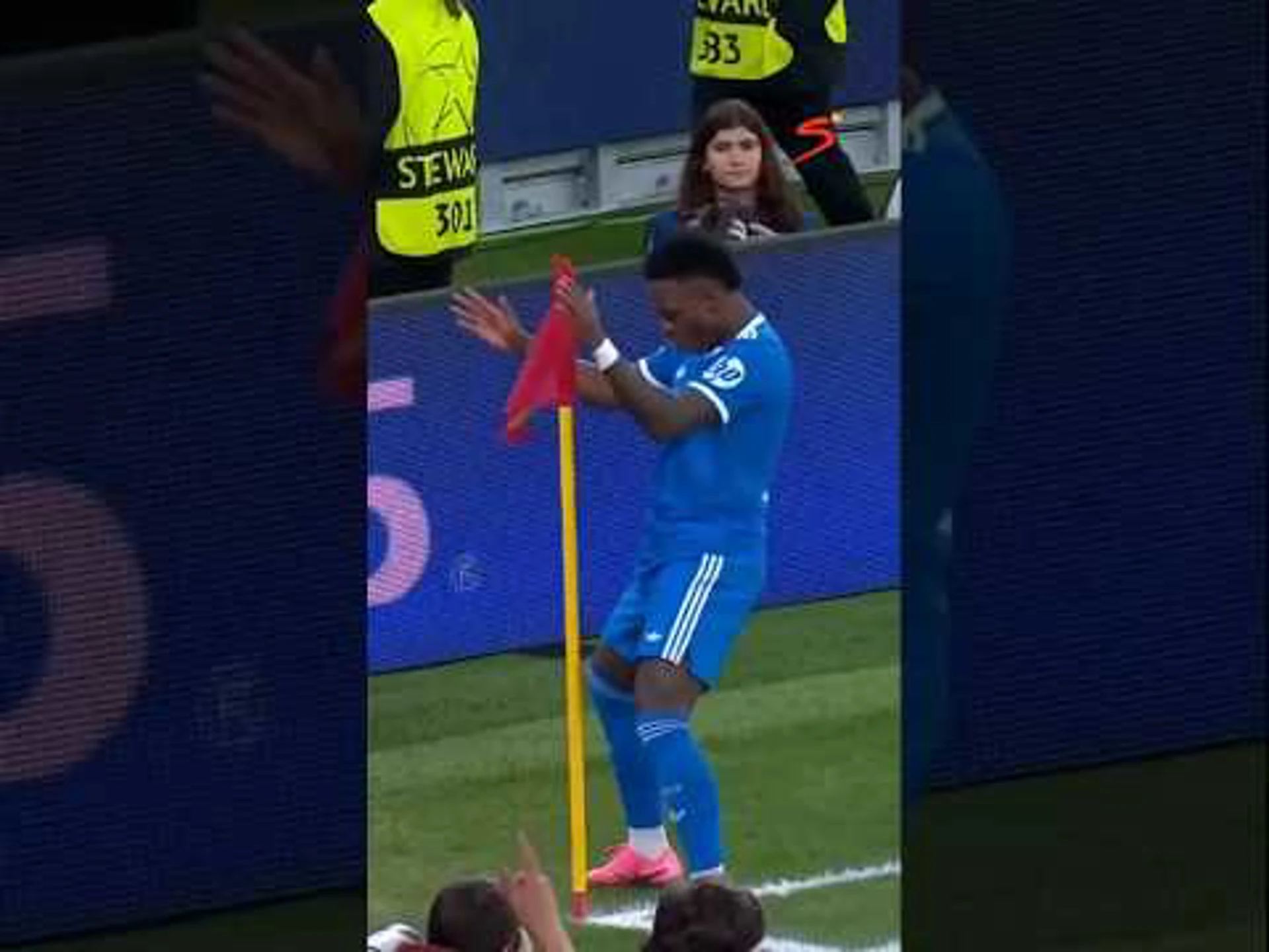 Vinícius Júnior scores a worldie 😮‍💨✨