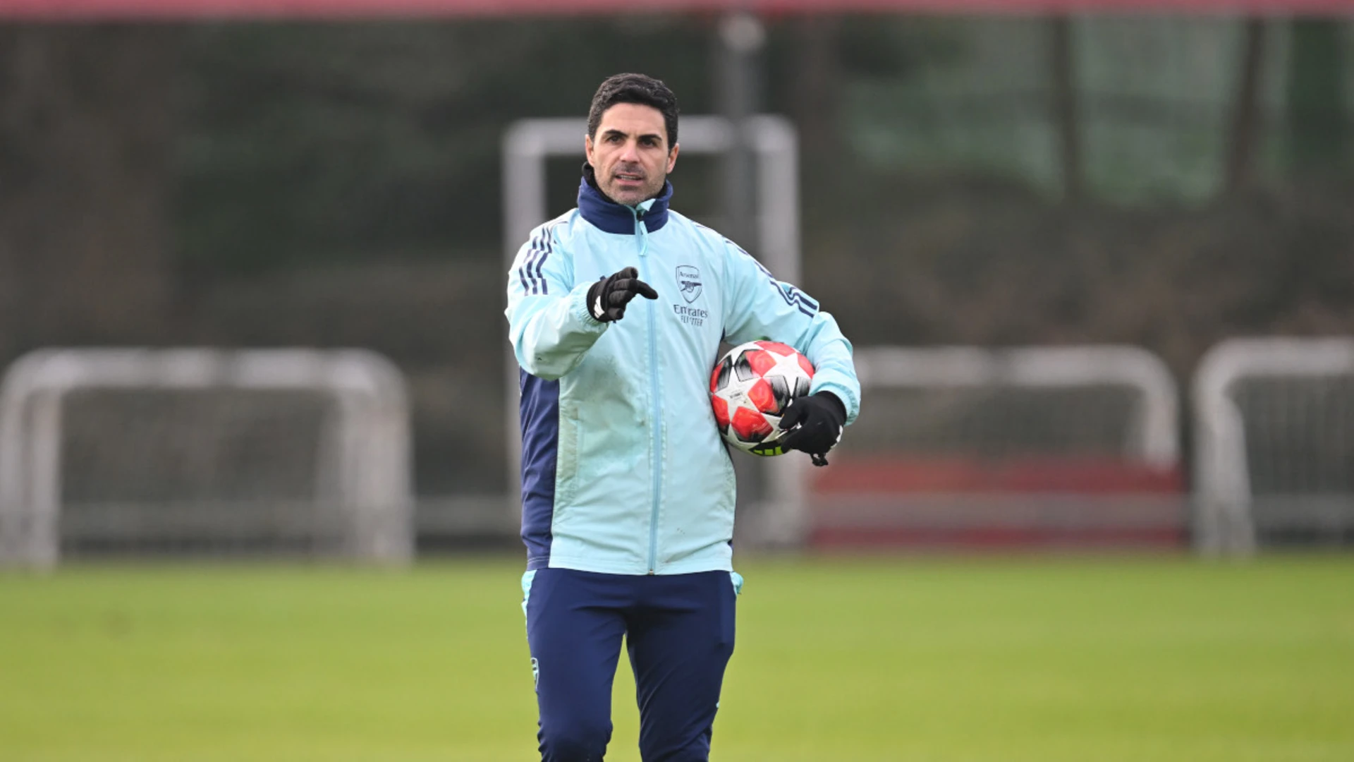 Arteta consulting Arsenal players during striker search