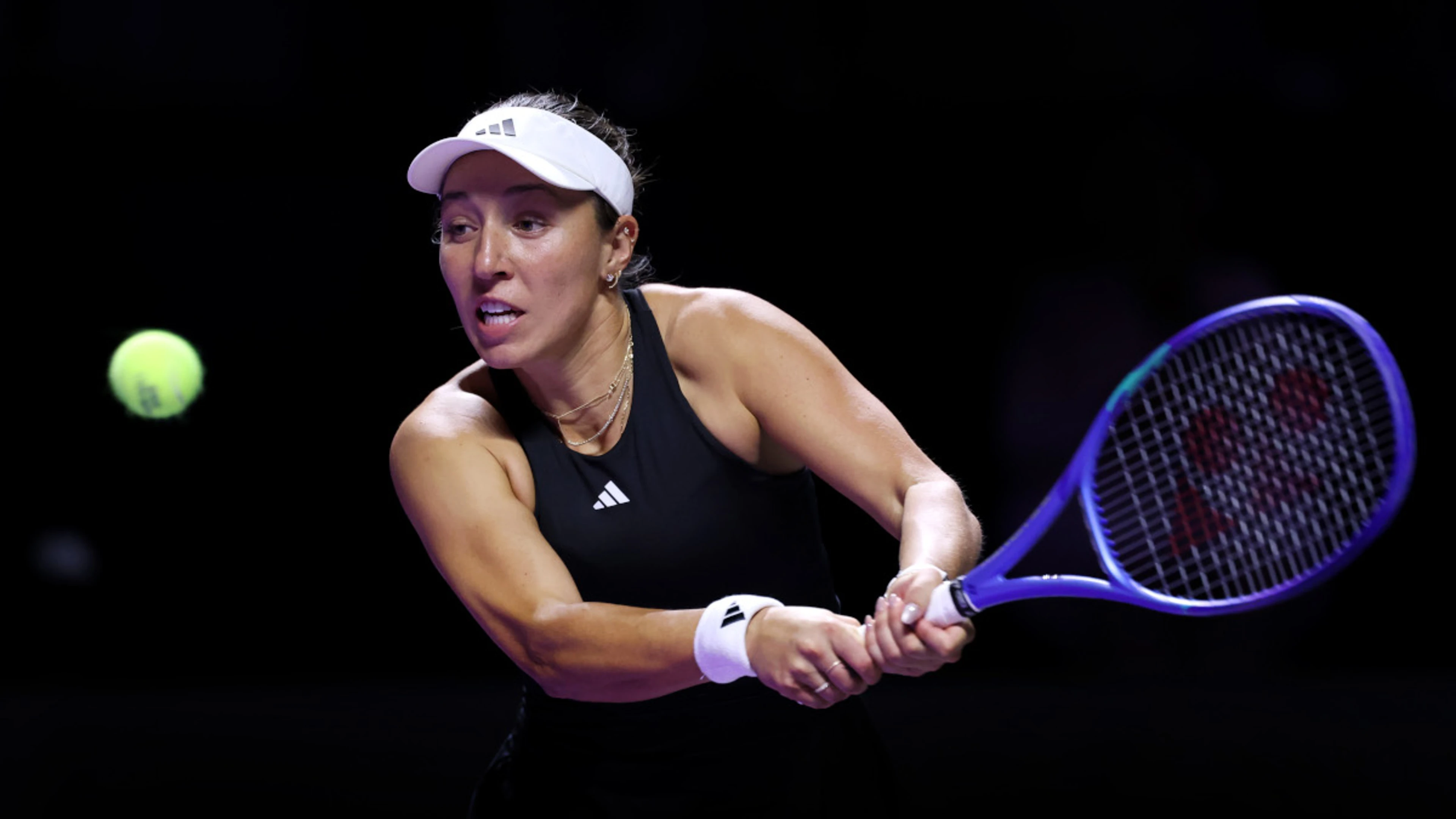 Pegula swats aside Paolini at WTA Finals to close in on semis