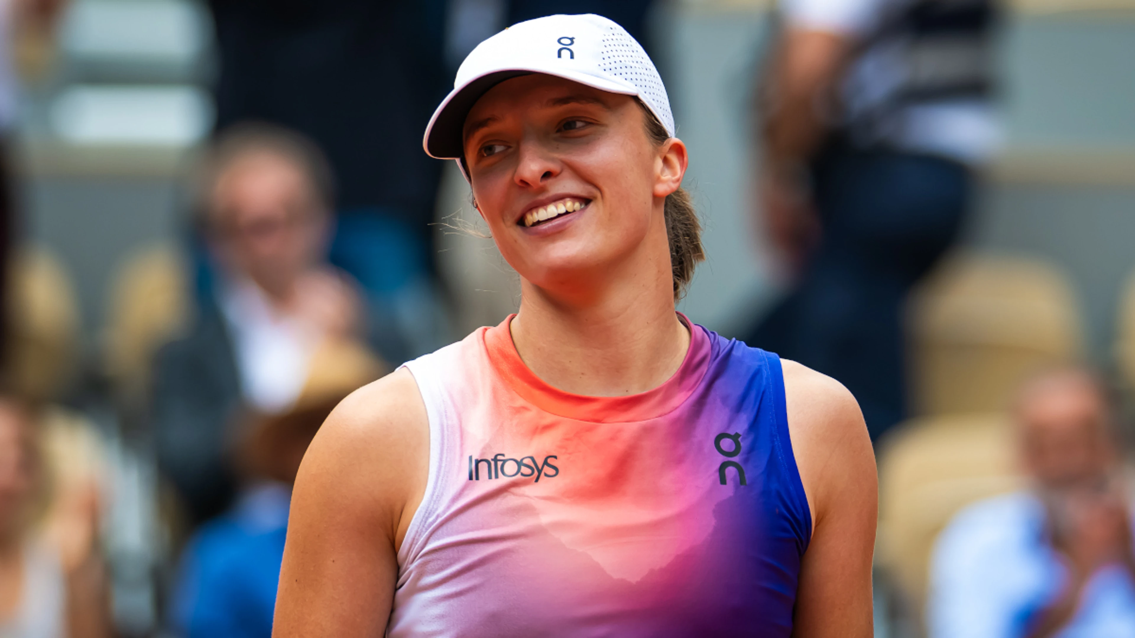 DAY 10 WRAP: Djokovic injury shakes up Roland Garros as Swiatek roars into semis