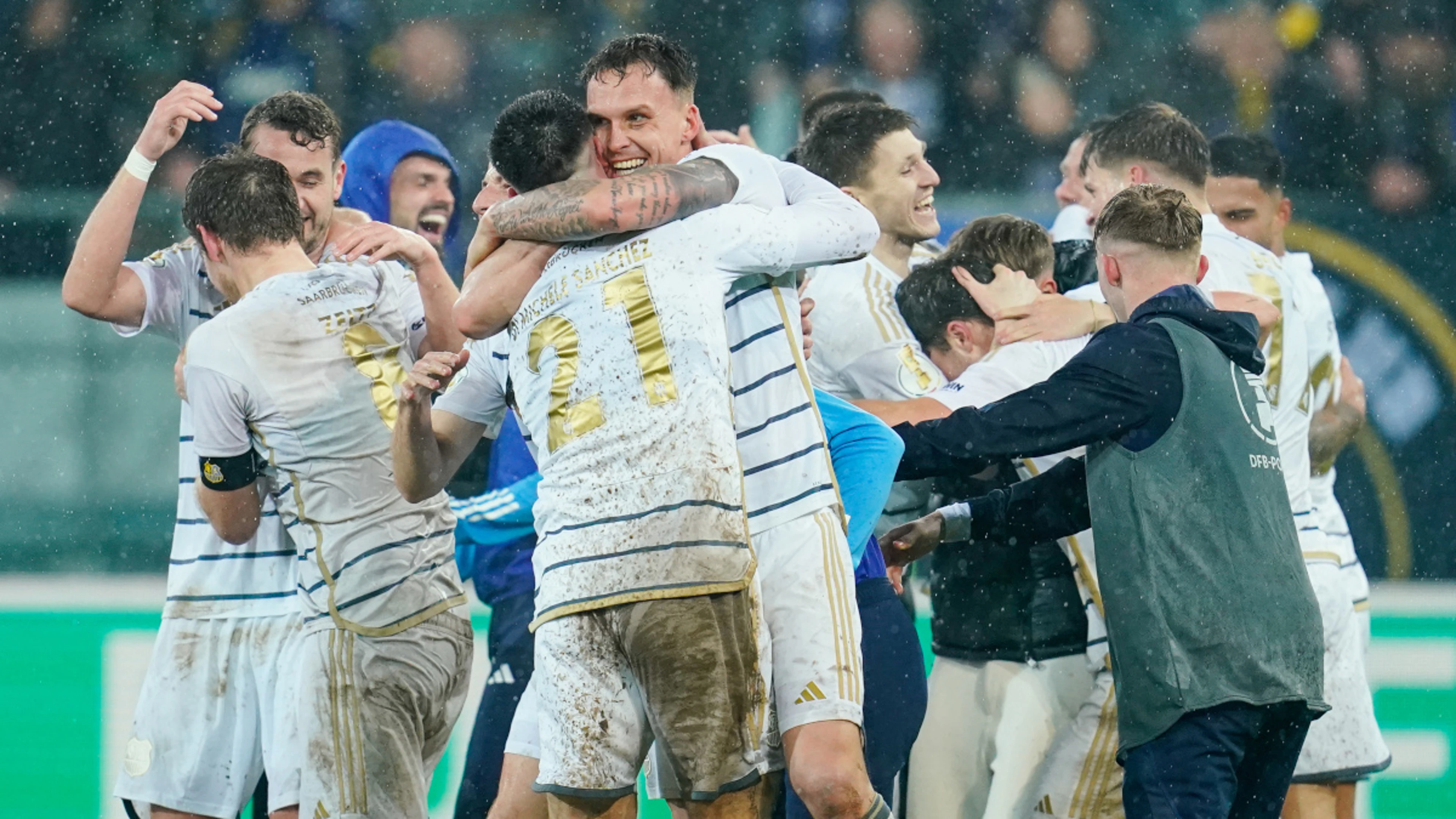 Giant-killers Saarbruecken beat Gladbach to reach German Cup semis