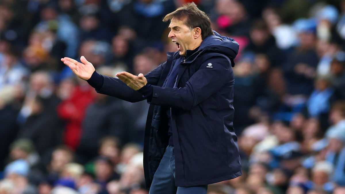 West Ham sack manager Lopetegui with Potter expected to take over