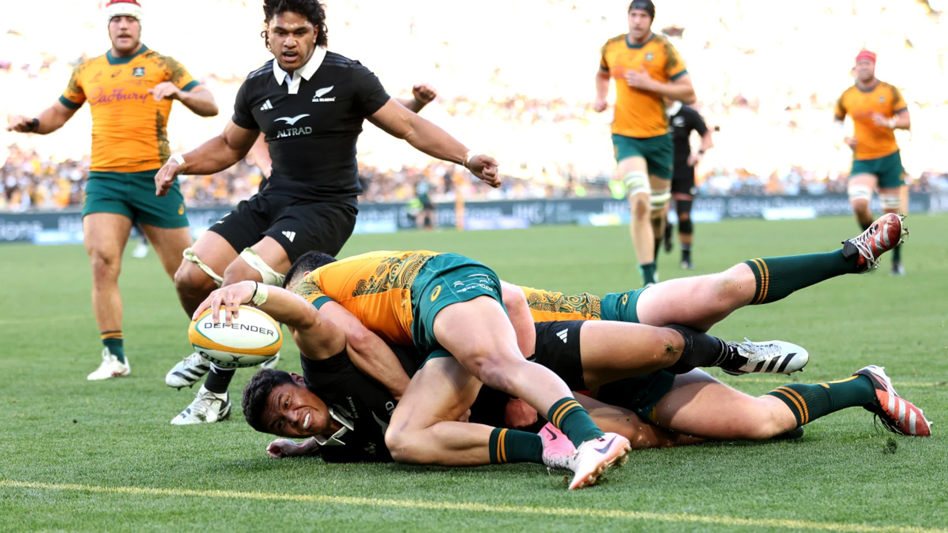 New Zealand strike early and hold on to edge Wallabies in Sydney