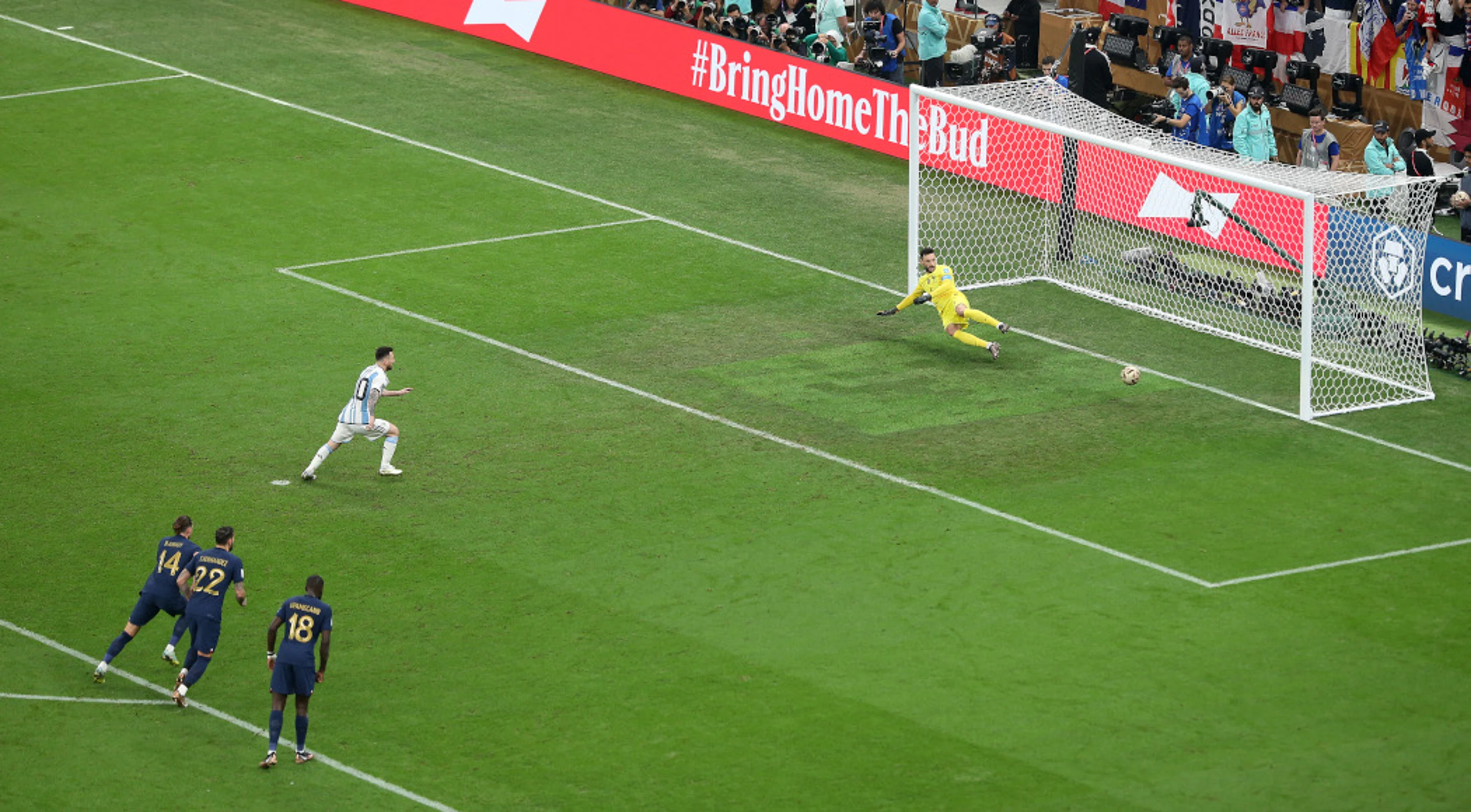 Argentina lead France at halftime in World Cup final