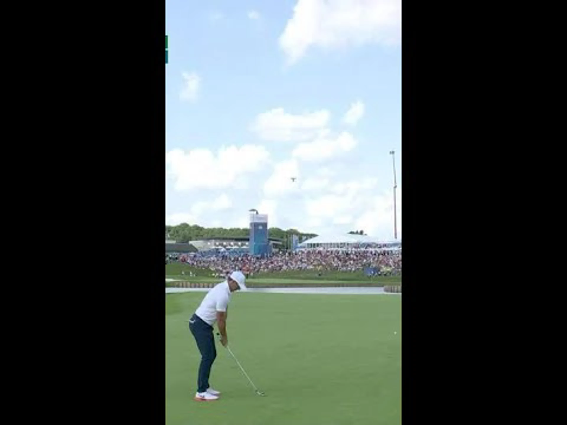 Unbelievable shot by McIlroy ⭐