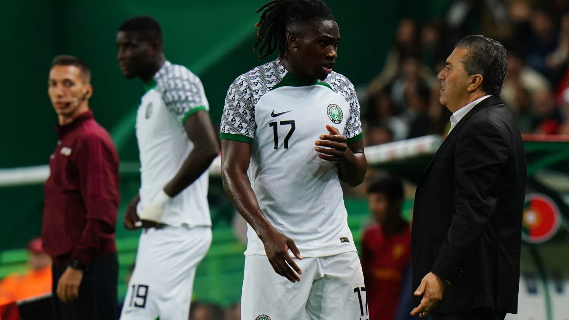 Nigeria coach Peseiro extends contract despite pay cut